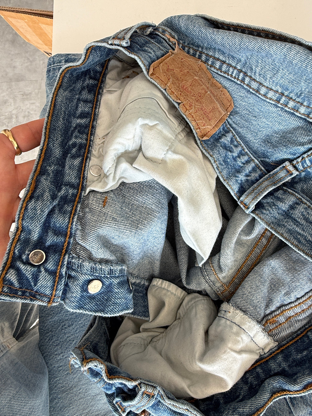 W29 L29 vintage Levis 501s 28/29” measured medium fade blue 501s early 90s medium lower rise