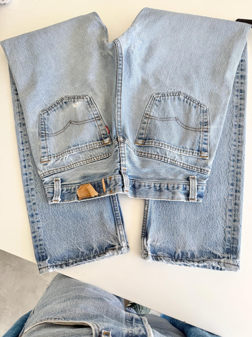 Held *** W29 L30 Levis 501 vintage faded light blue 501s made in USA 80s straight leg jeans 501 29-30” waist (mayuk)