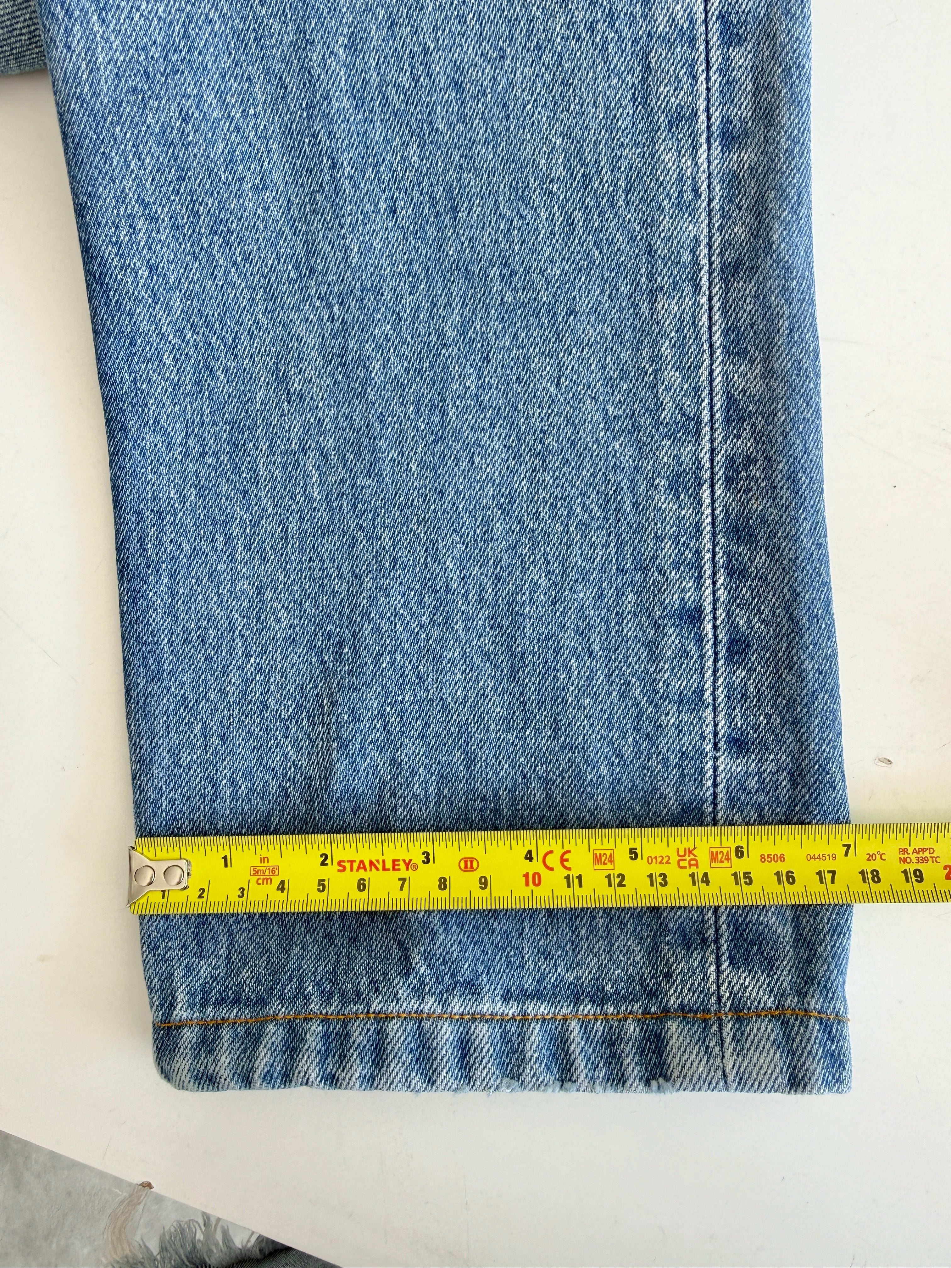 Soft W23 L29 vintage Levis 501 22-24” measured waist medium faded whisker blue 501s 90s