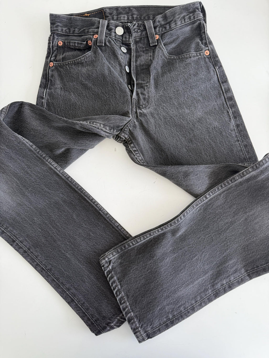 W24 L30 Levis 501 vintage 23-24” waist medium blue 501s made in USA 90s (mayuk)