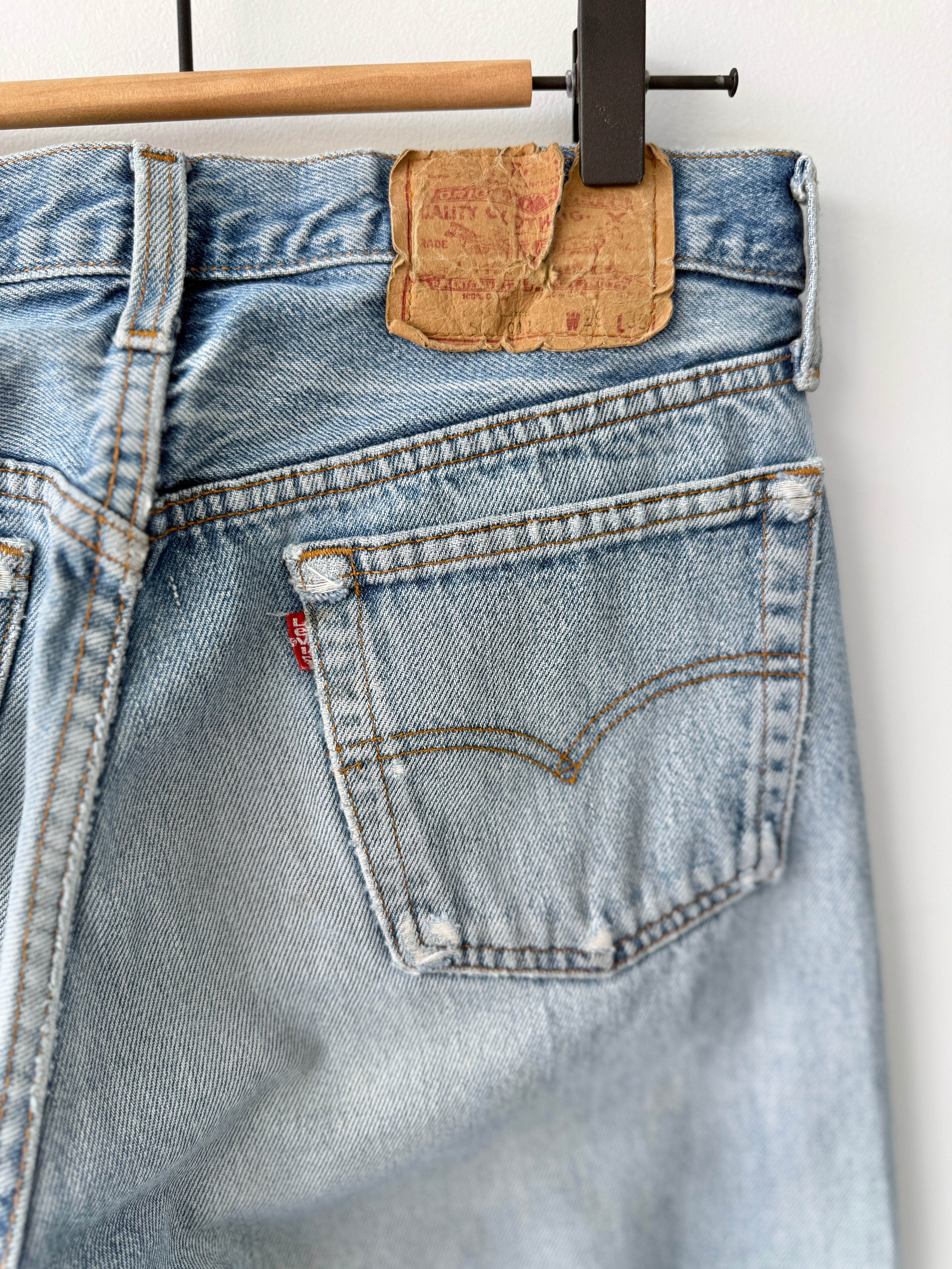 W28 L35 vintage Levis 501 27/28” measured medium light faded blue denim 80s Levi’s 501s