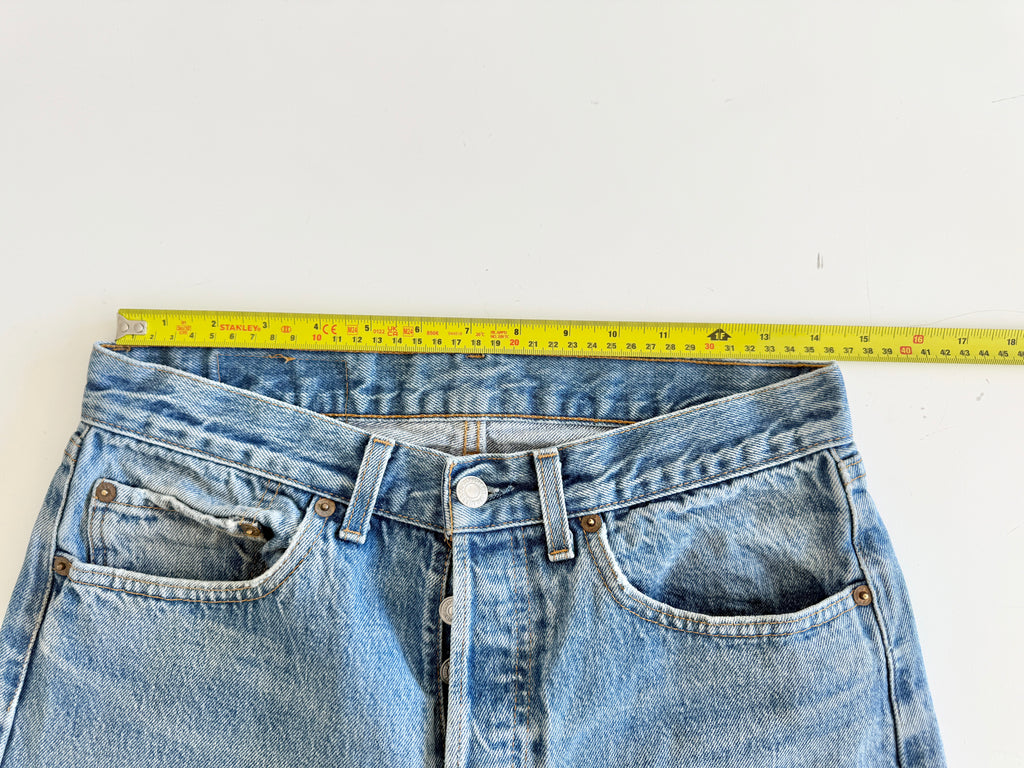 W29 L34 vintage Levis 501 28-29” measured medium faded blue 80s Levi’s 501s