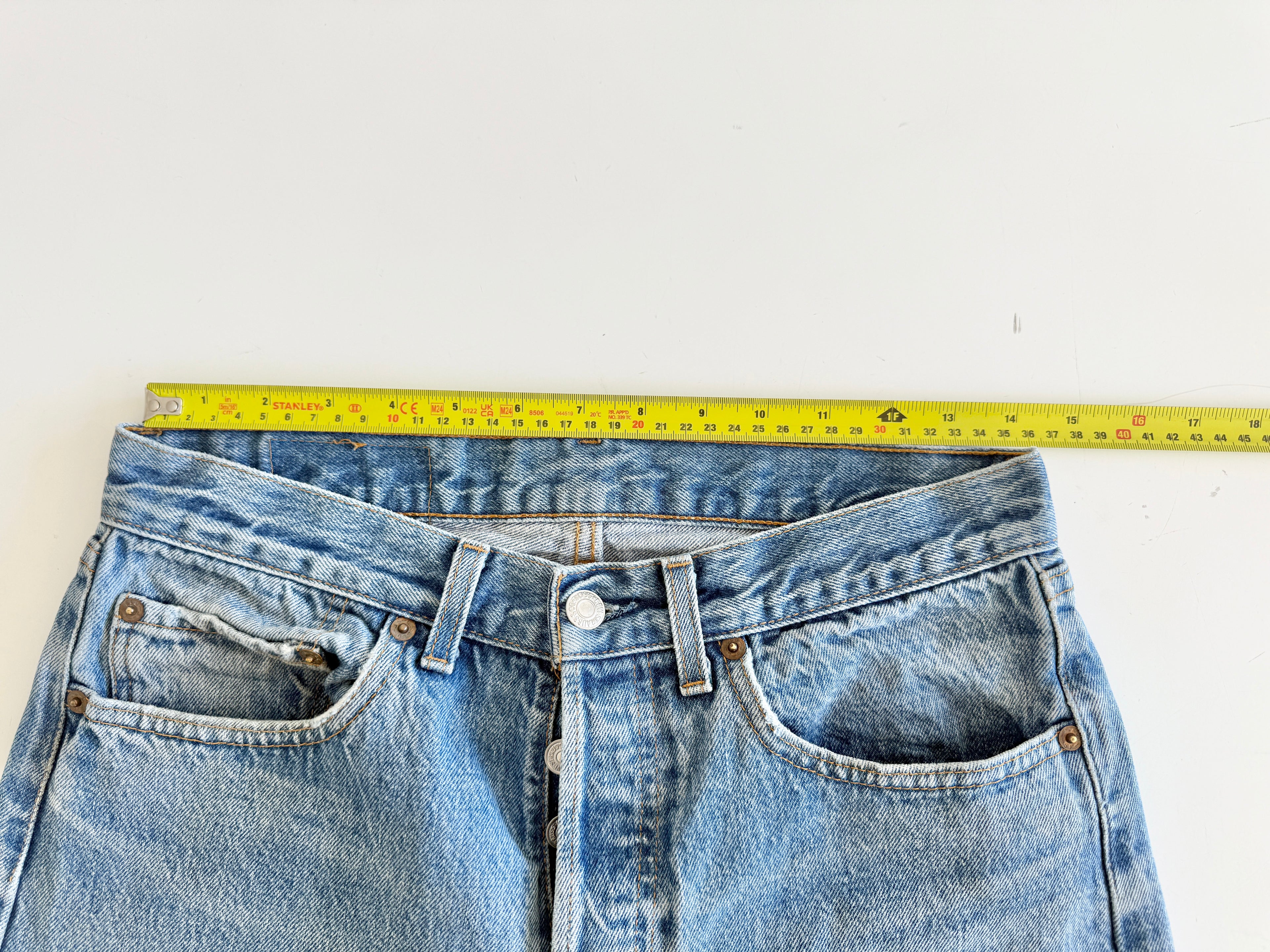 W29 L34 vintage Levis 501 28-29” measured medium faded blue 80s Levi’s 501s