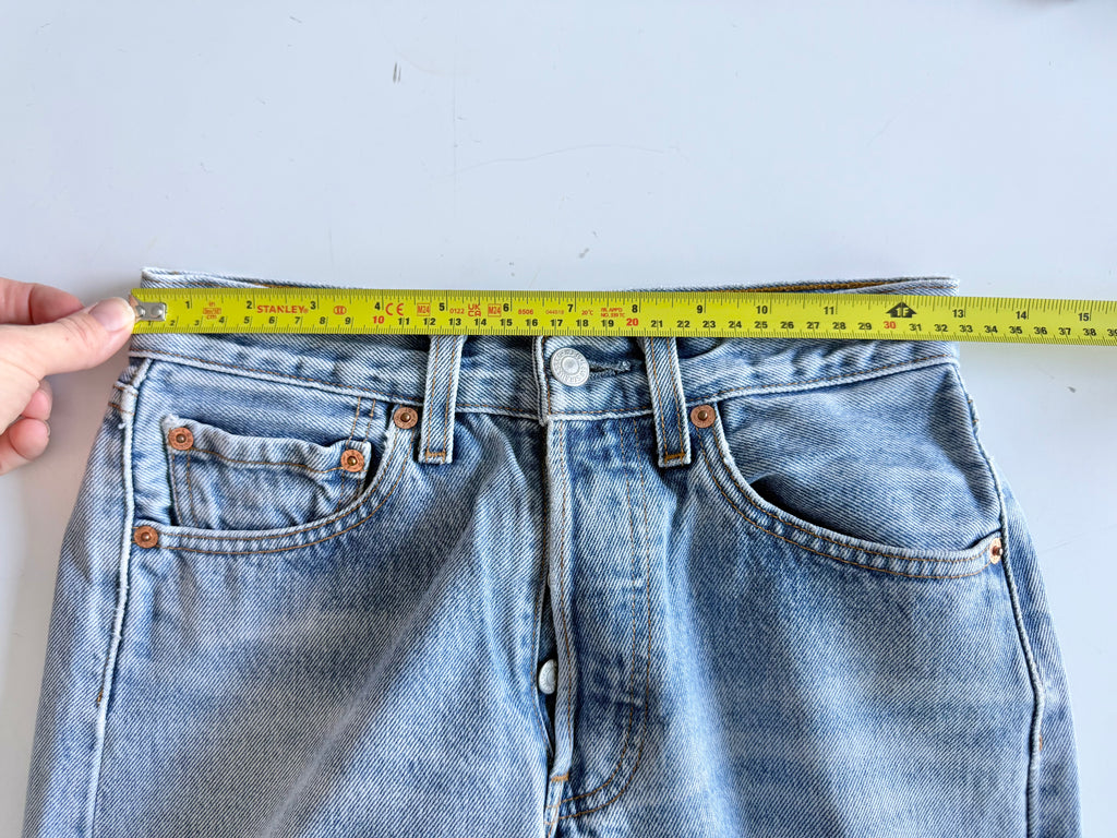 W25 L29 vintage Levis 501 light blue faded 24/25” measured waist 90s levis 501s