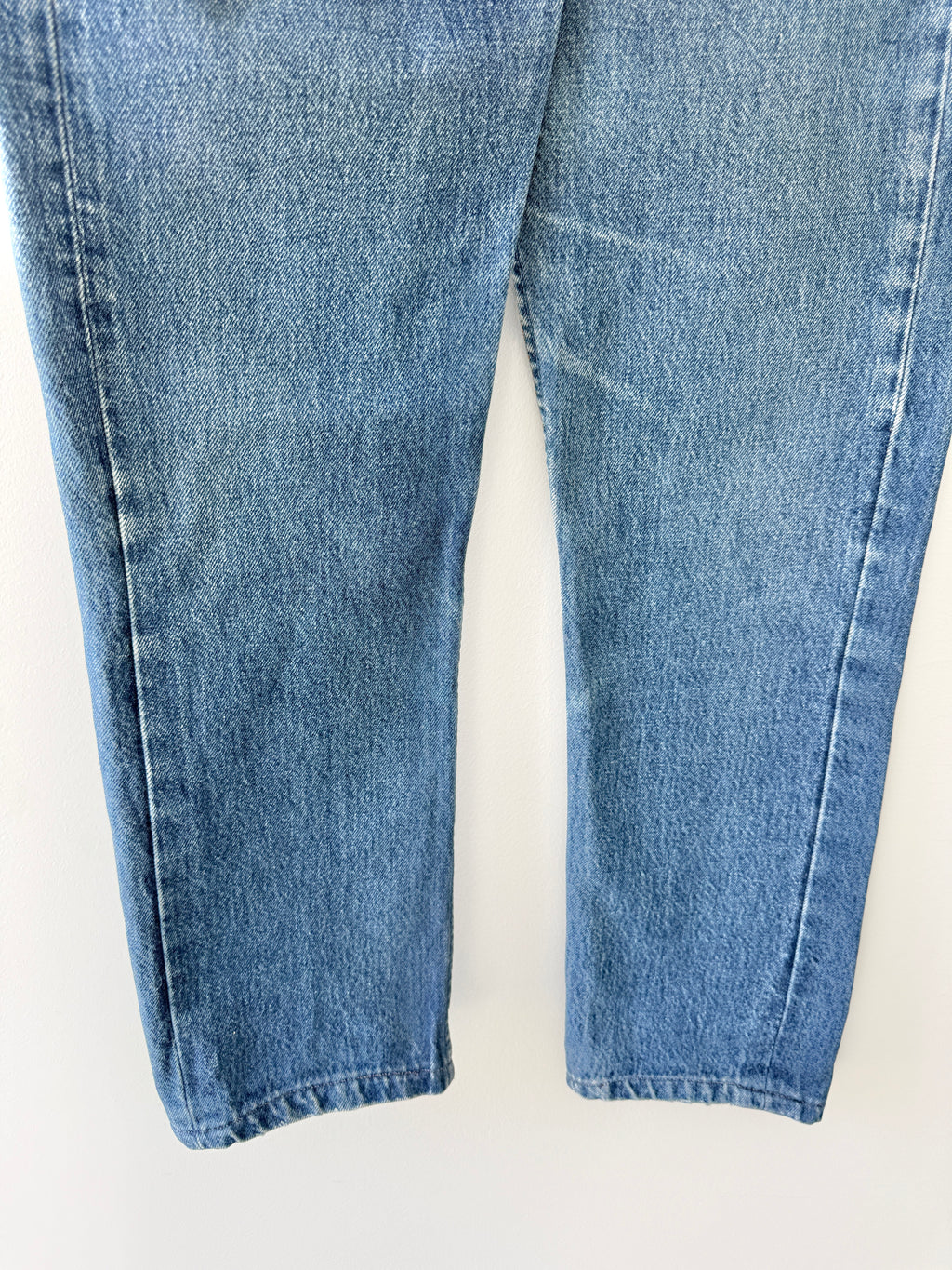 W27 L29 vintage Levis 501s 26/27” darker faded blue Levi’s 501s faded whiskers