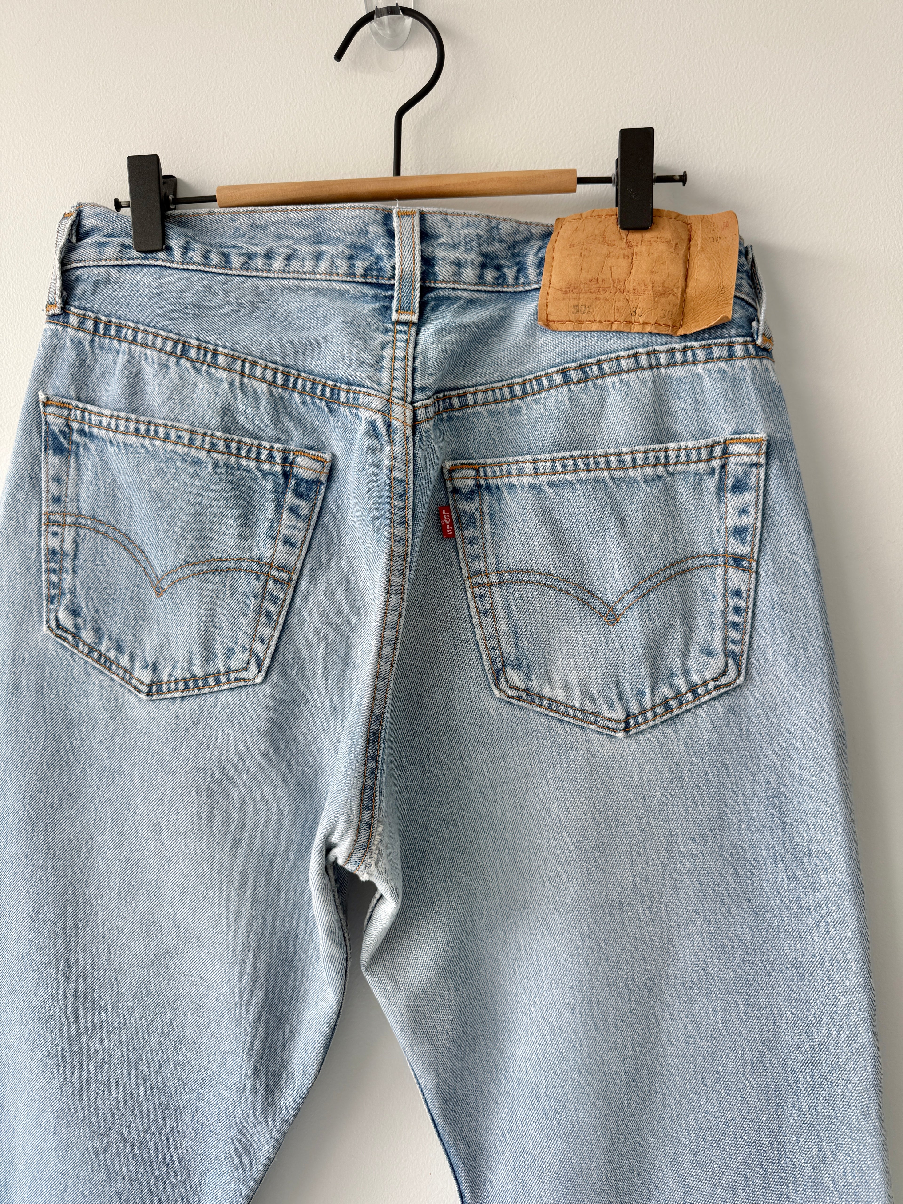 W30 L29 vintage Levis 501 29/30” measured waist light blue 501s made in USA 90s