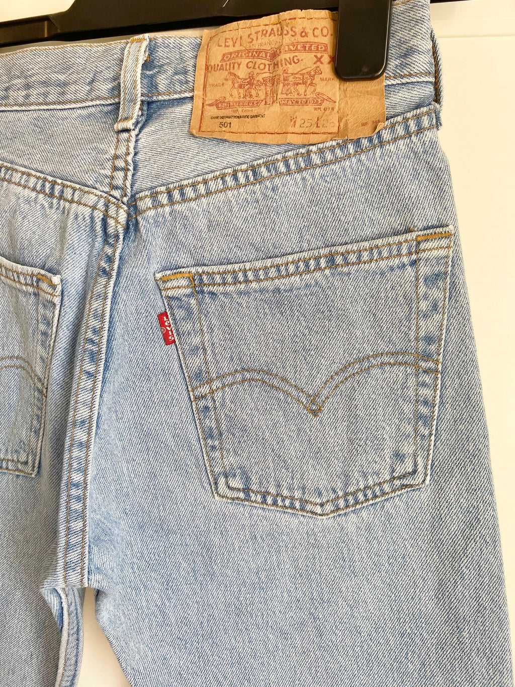 Levis 501 jeans w24 L25  light blue denim 501 made in France  vintage Levi’s faded light blue denim 90s vintage