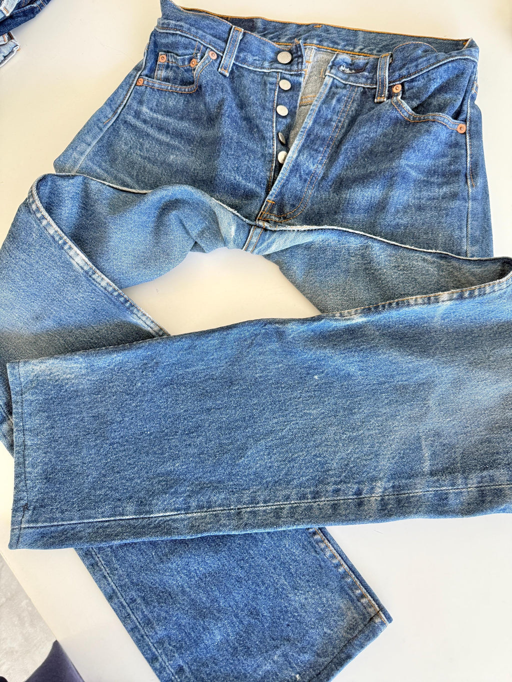 W29 L31 vintage Levis 501 28-29” measured waist dark faded denim made in USA 90s