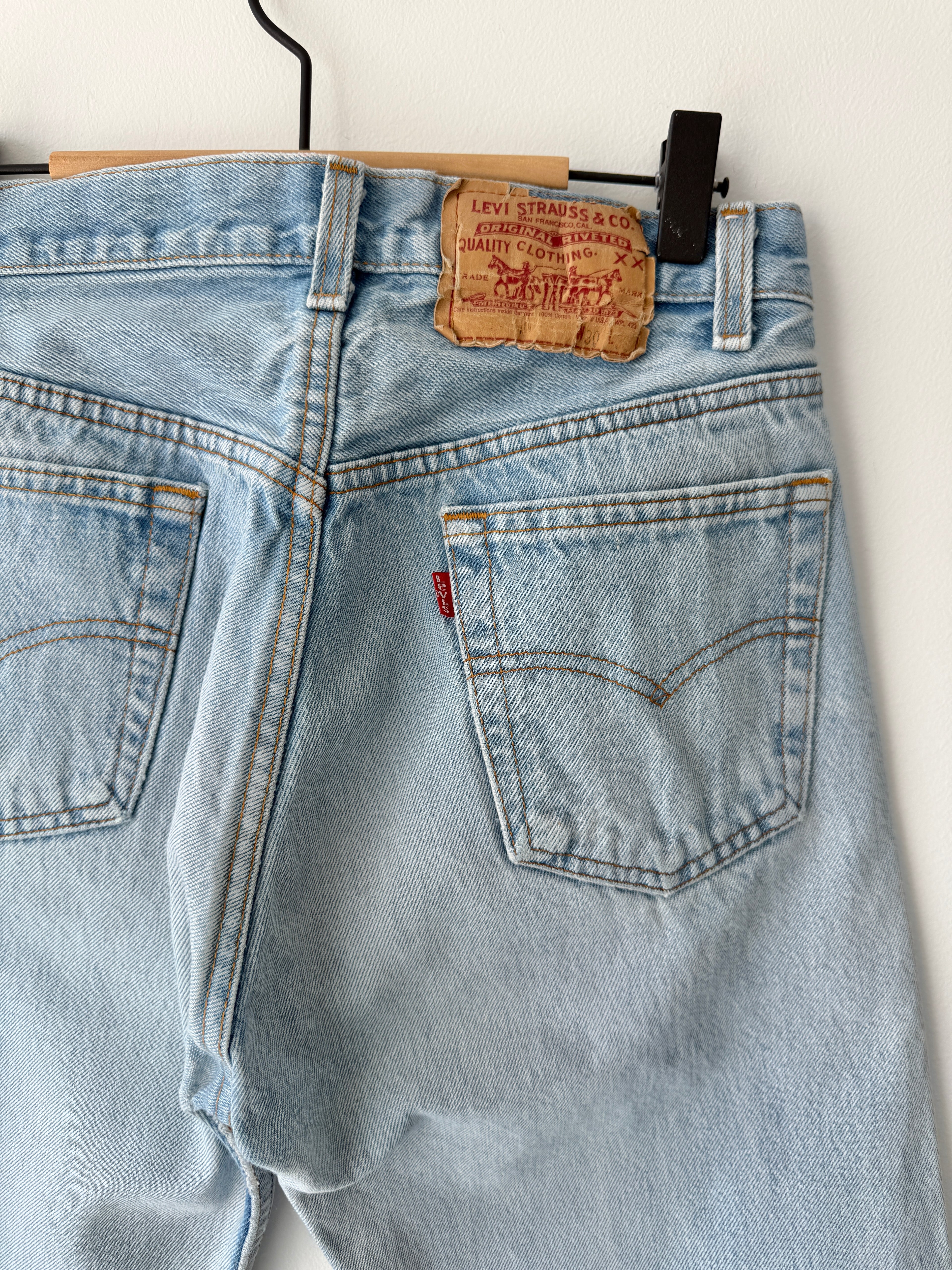W27 L31 vintage Levis 501 26/27” measured waist light blue faded  90s USA 501s
