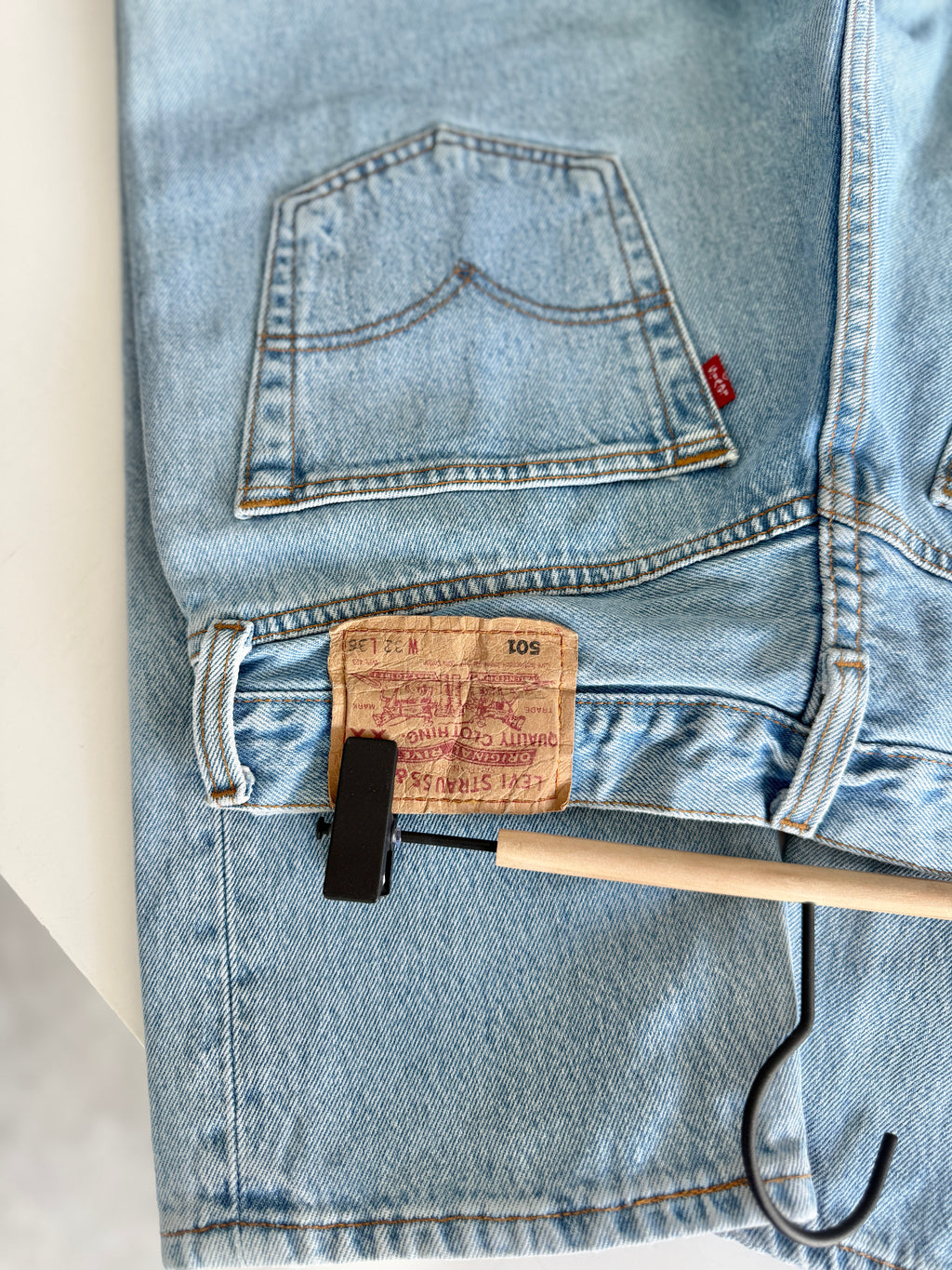 W29 L33 vintage Levis 501 29” measured light blue faded 90s denim Levi’s 501s