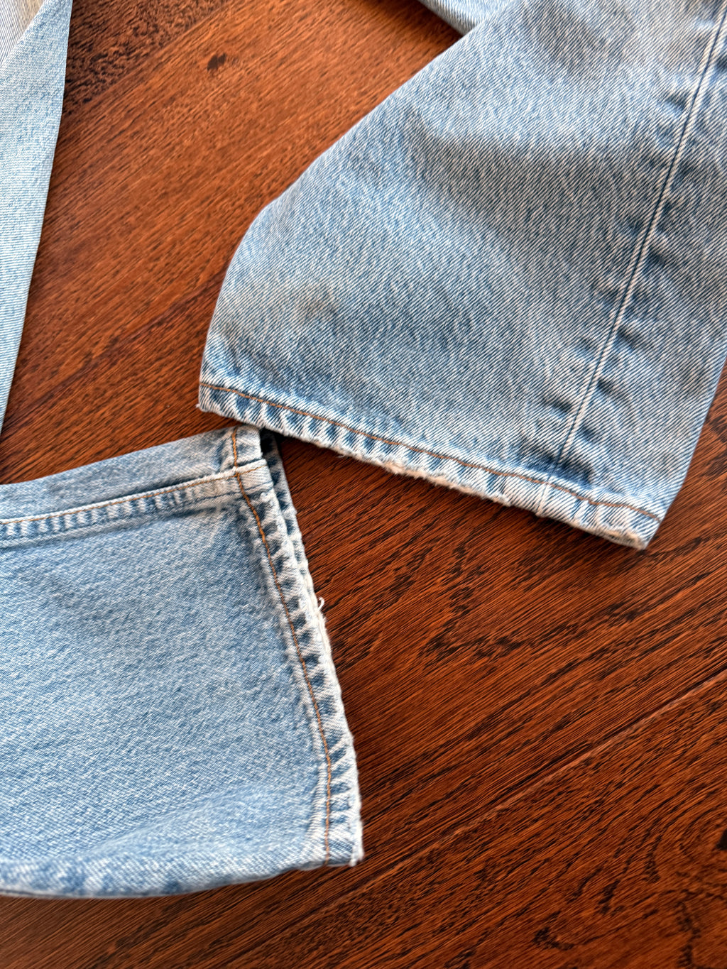 Soft W31 L29 vintage Levis 501s 31” measured medium light blue faded 90s 501s