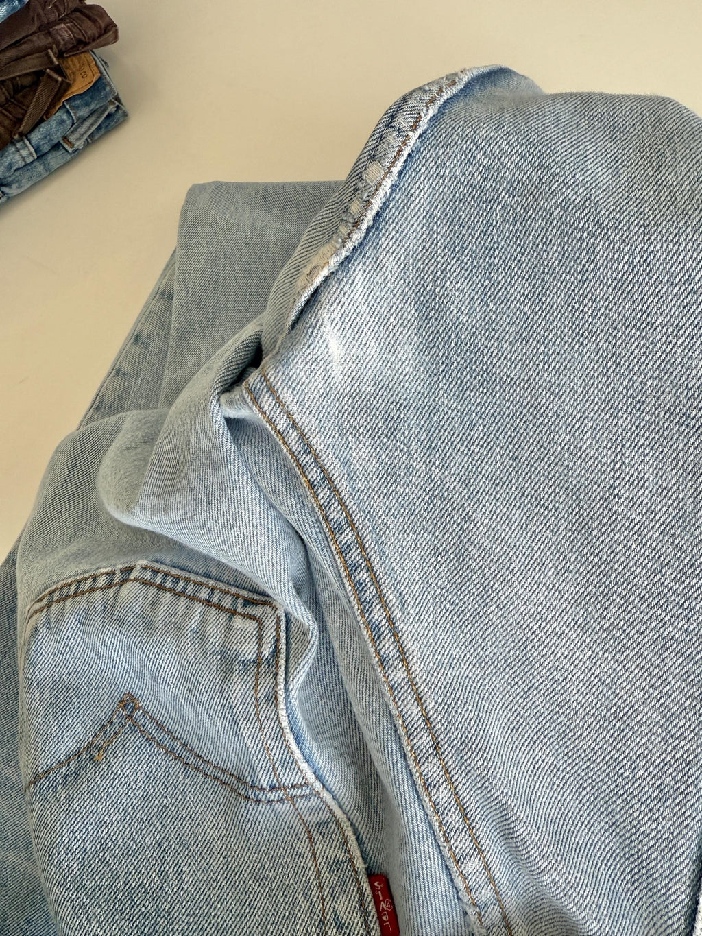 W29 L33 vintage Levis 501 28-29” measured whiskers faded light blue made in 90s