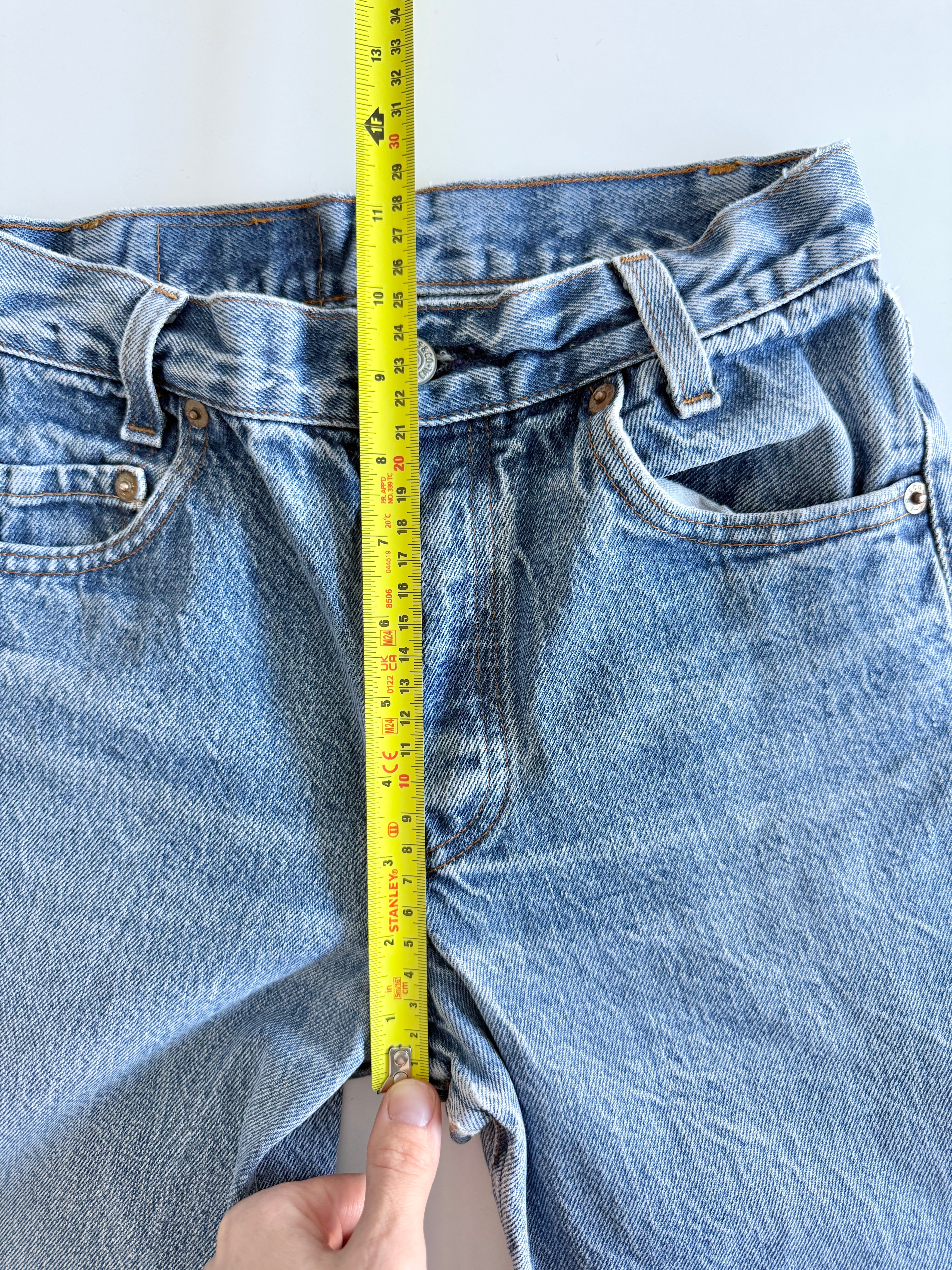 W23 L29 vintage Levis 701 22-24” measured waist faded denim made in USA 80s