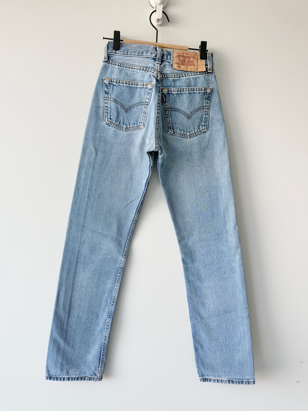 W24 L30 vintage Levis 501 23/24” measured medium faded blue denim Levi’s 501s