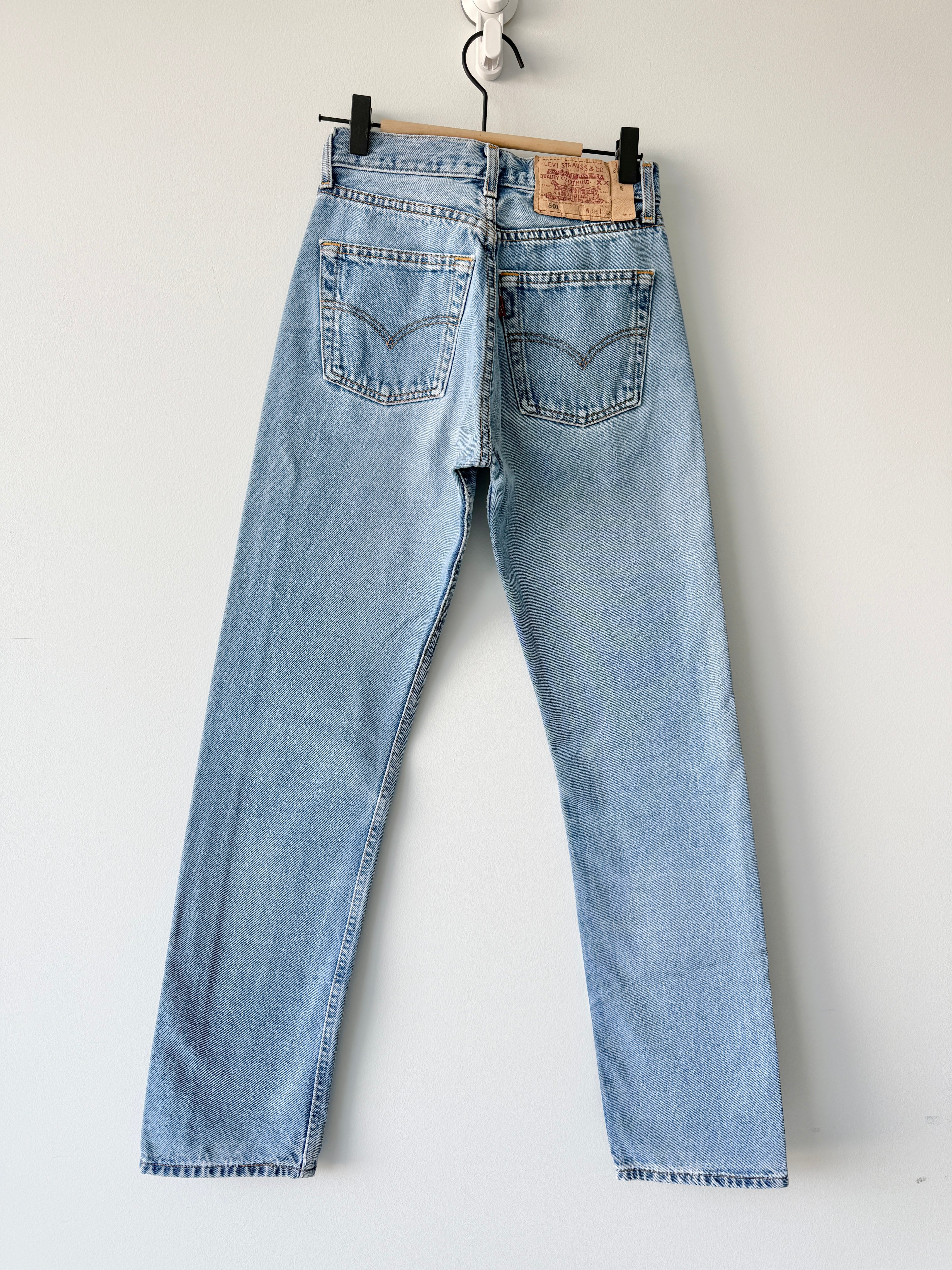 W24 L30 vintage Levis 501 23/24” measured medium faded blue denim Levi’s 501s