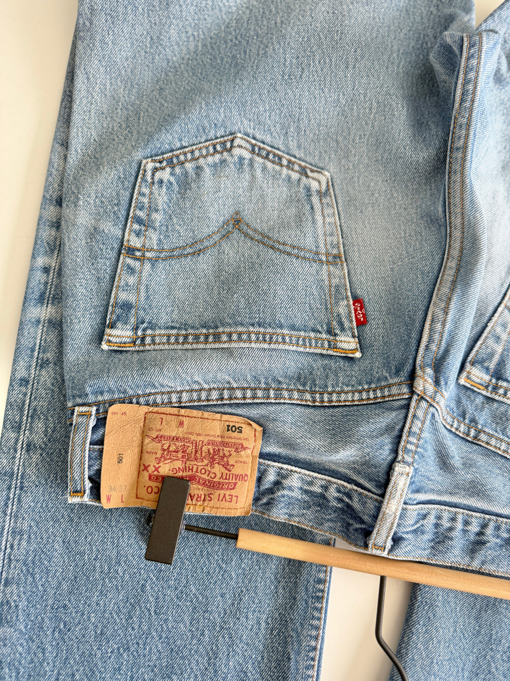 W32 L30 vintage Levis 501 31-32” measured waist faded medium blue made in y2k