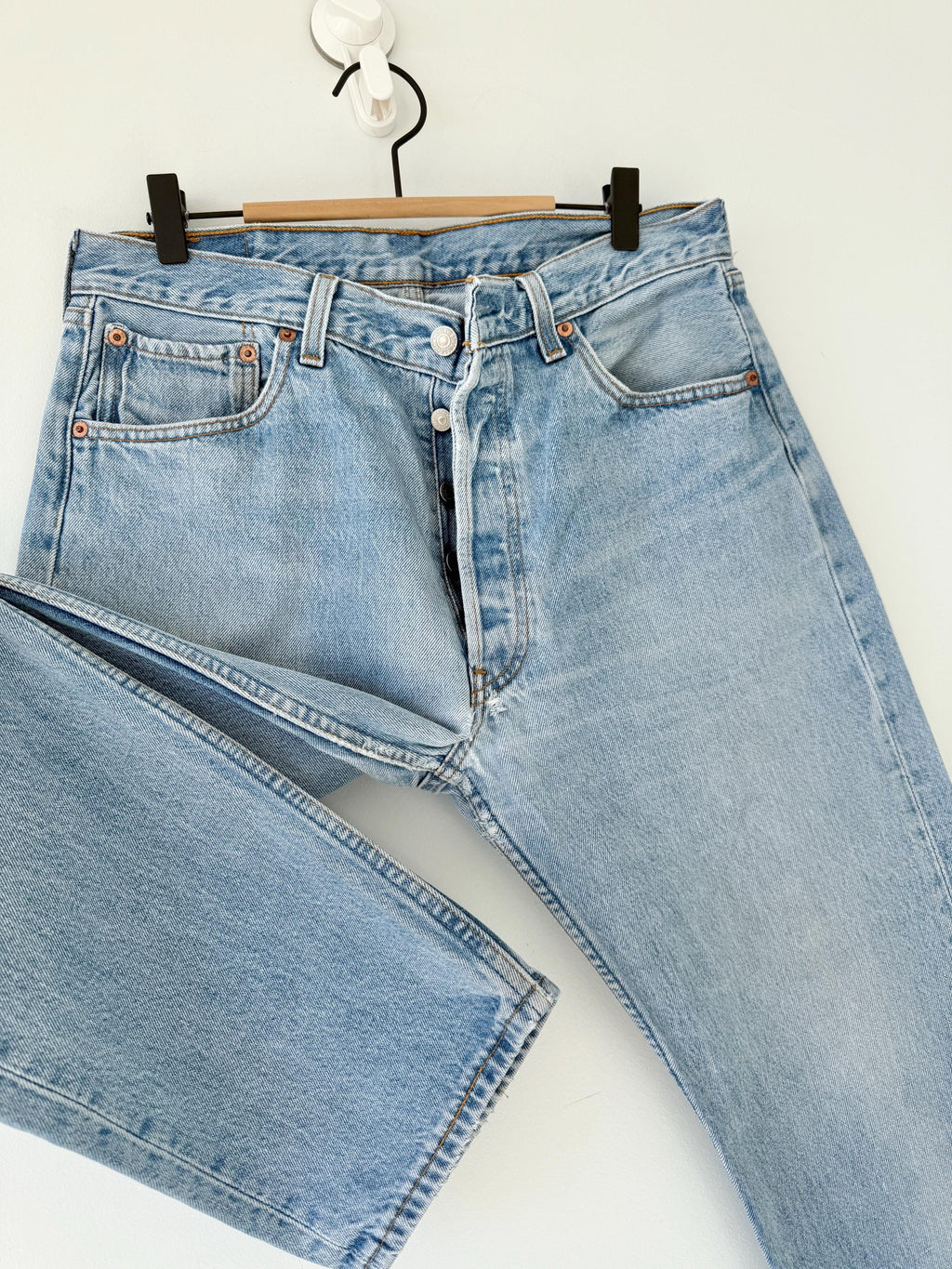 W31 L30 Levis 501 vintage 31” measured waist faded blue 90s made in USA hol