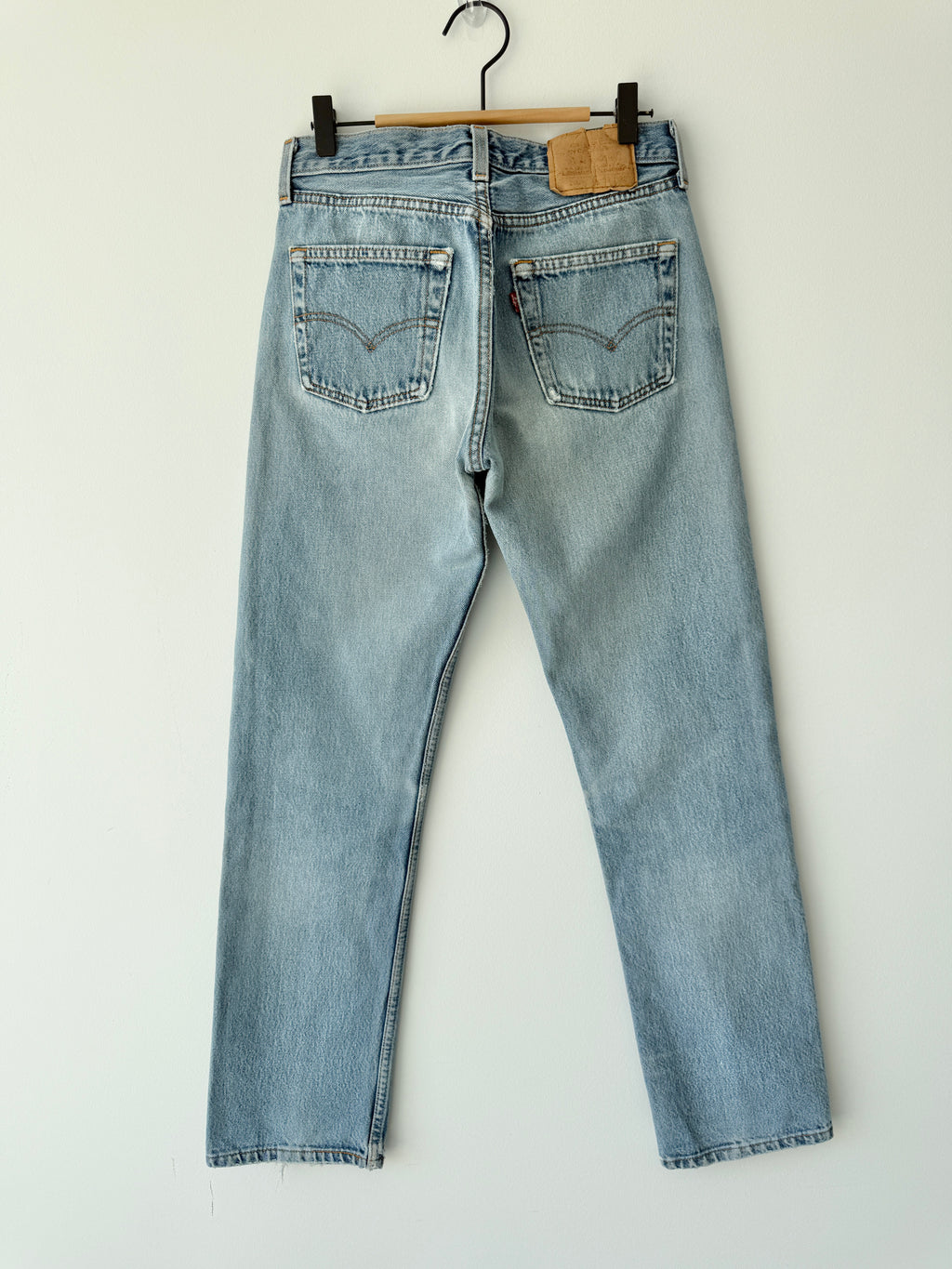 Soft W27 L30 vintage Levis 501 26/27” measured waist medium blue 90s USA  501s