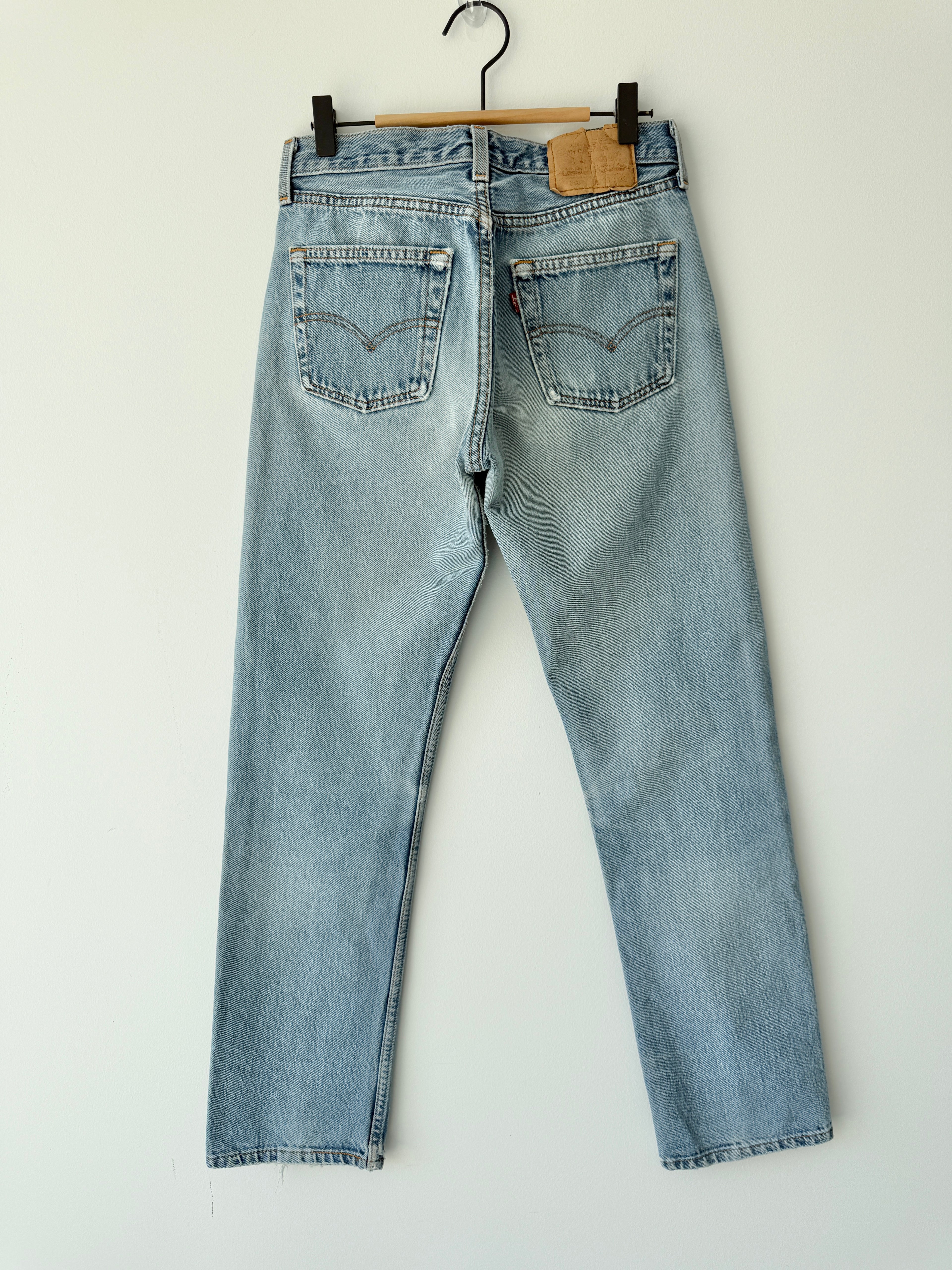 Soft W27 L30 vintage Levis 501 26/27” measured waist medium blue 90s USA  501s