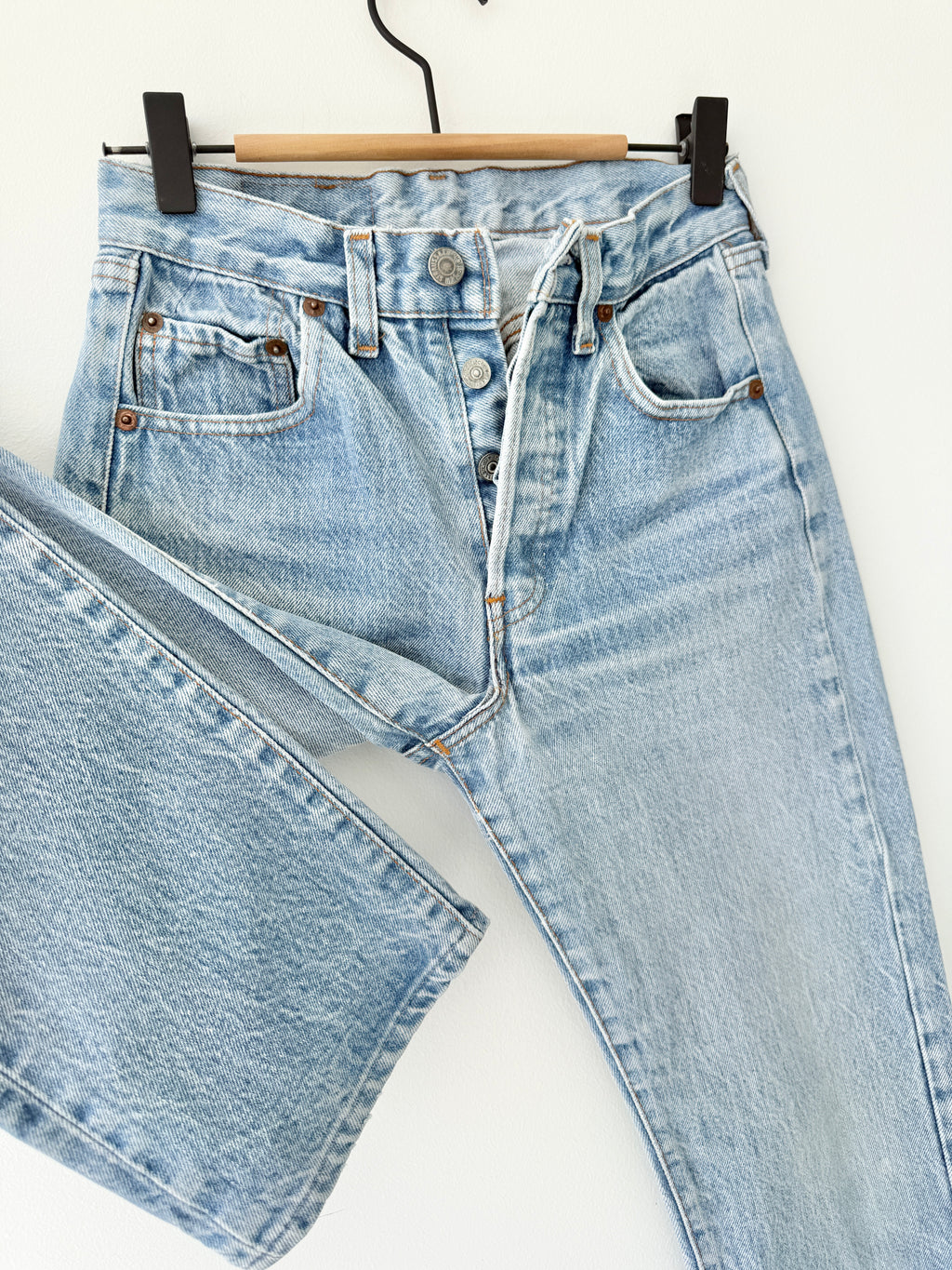 W24 L28 vintage Levis 501 24” light blue Levi’s 501s 80s
