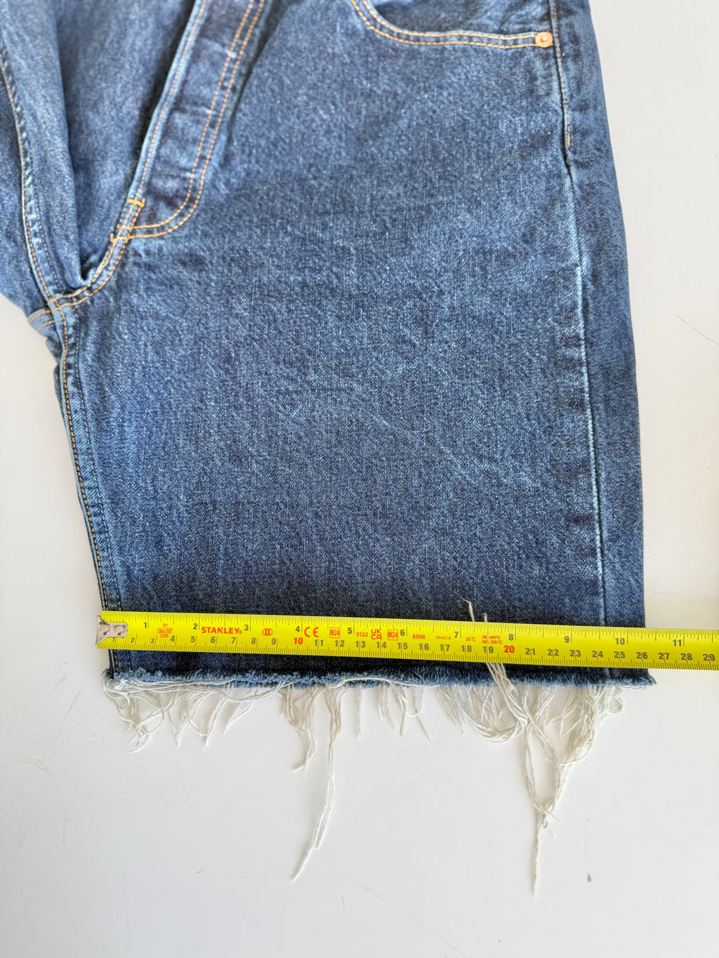 W32 L vintage Levis 501 31-32” measured dark raw blue Y2K denim shorts Levi’s 501s