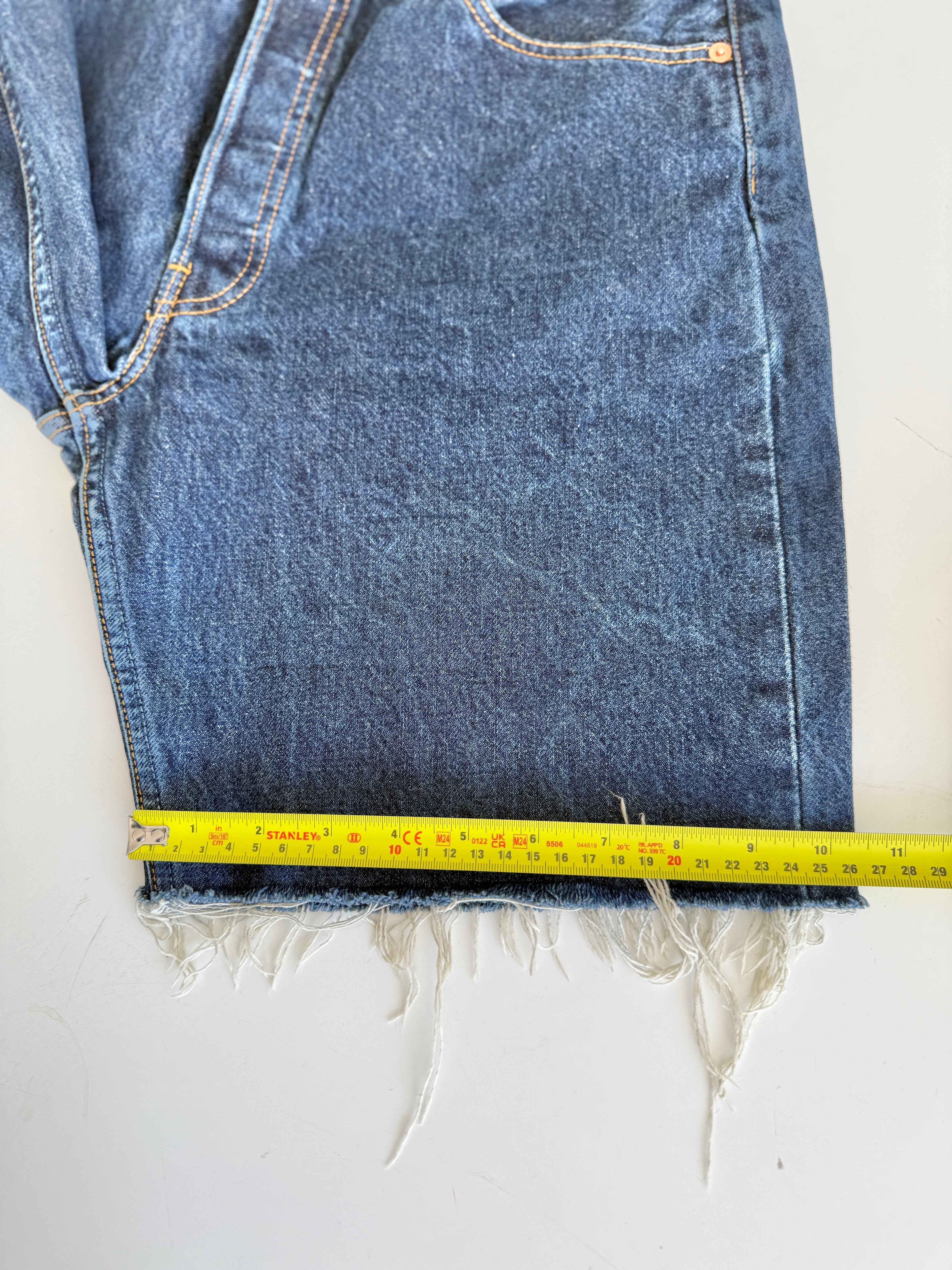 W32 L vintage Levis 501 31-32” measured dark raw blue Y2K denim shorts Levi’s 501s