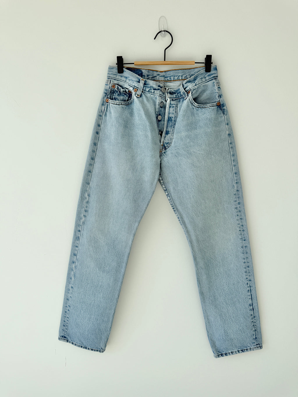W27 L29 vintage Levis 501 27” measured waist light blue 501s 90s USA student fit denim