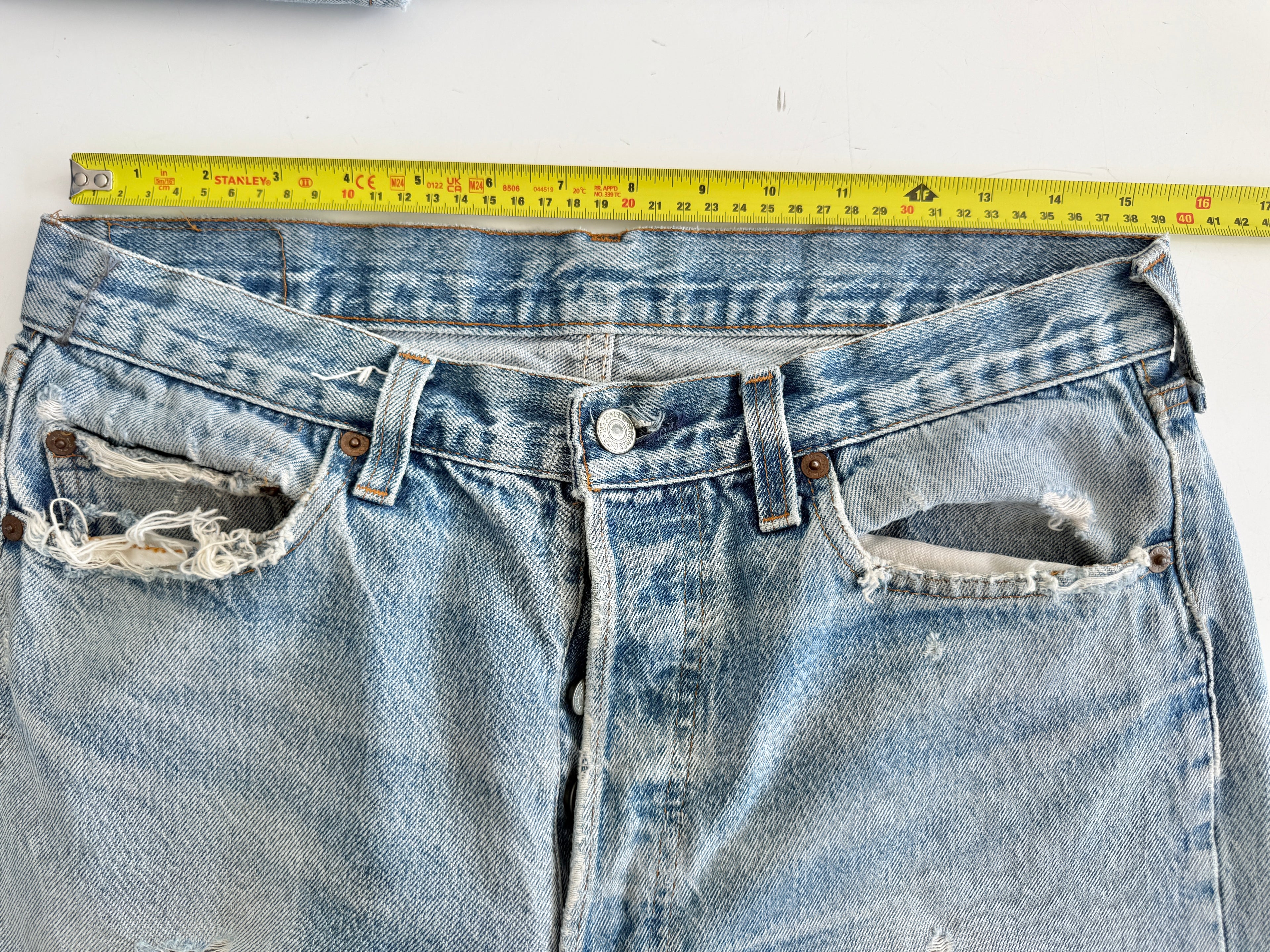W31 L29 vintage Levis 501s 30/31” medium light blue denim Levi’s 501s 80s USA