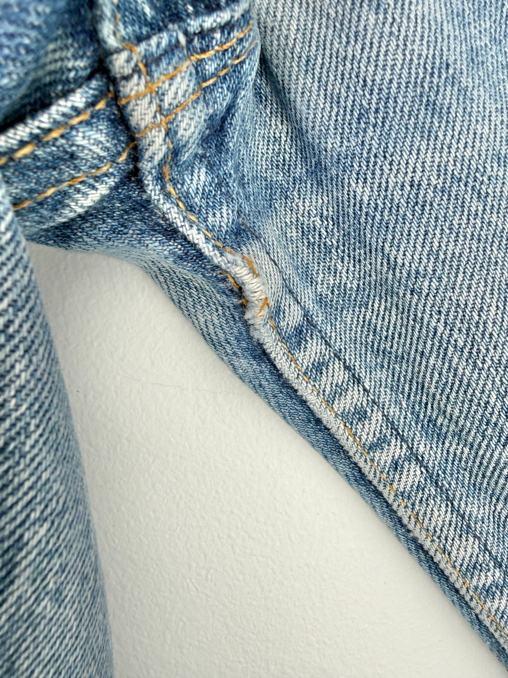 W28 L26 vintage Levis 501 26/28” measured medium faded blue denim 80s Levi’s USA 501s