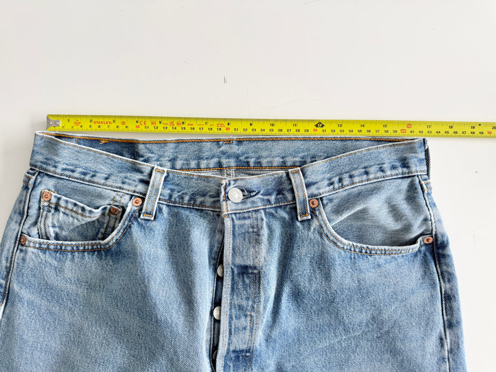 W33 L33 vintage Levis 501 32/33” measured medium blue faded 90s USA Levi’s 501s