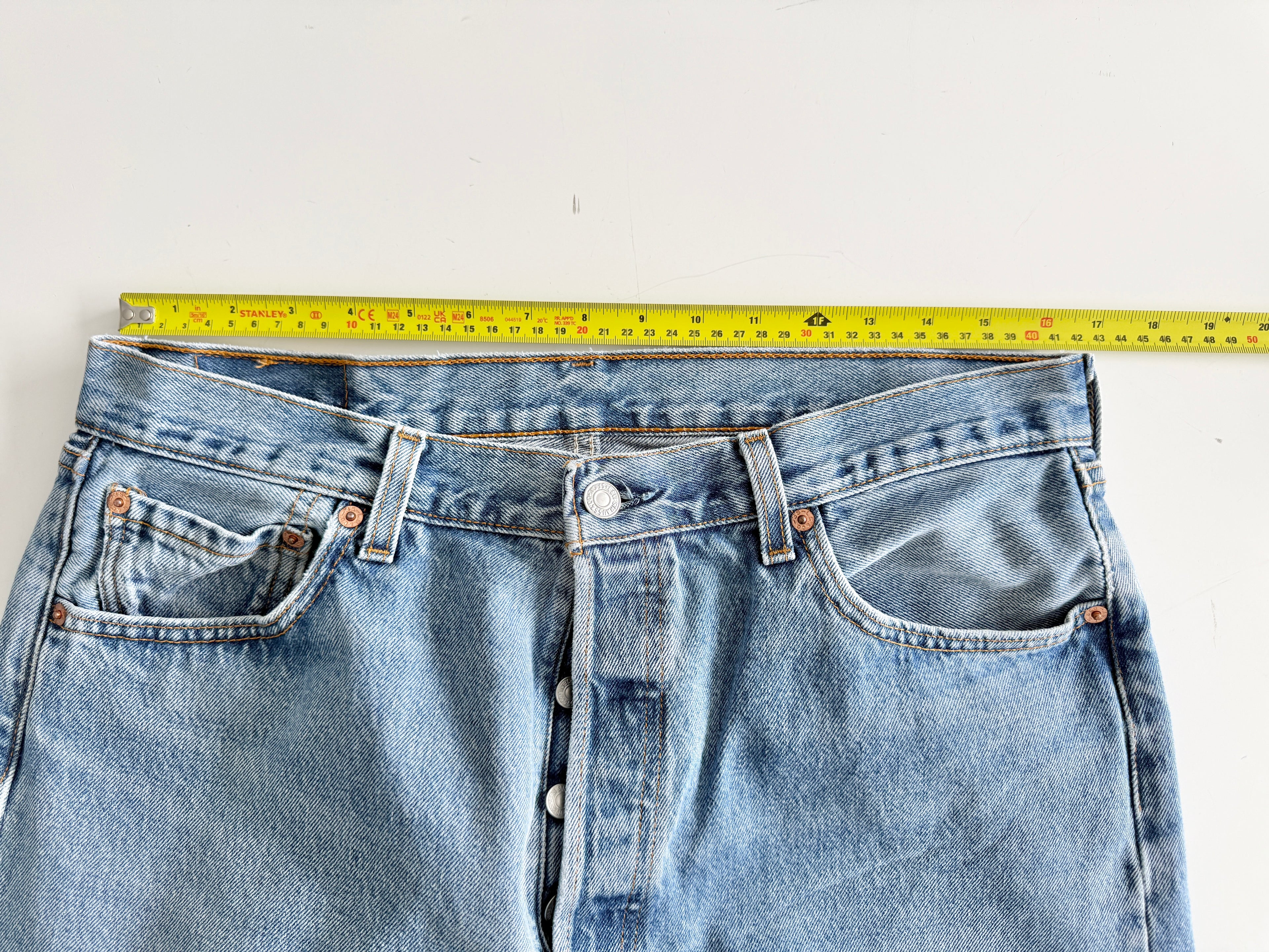 W33 L33 vintage Levis 501 32/33” measured medium blue faded 90s USA Levi’s 501s