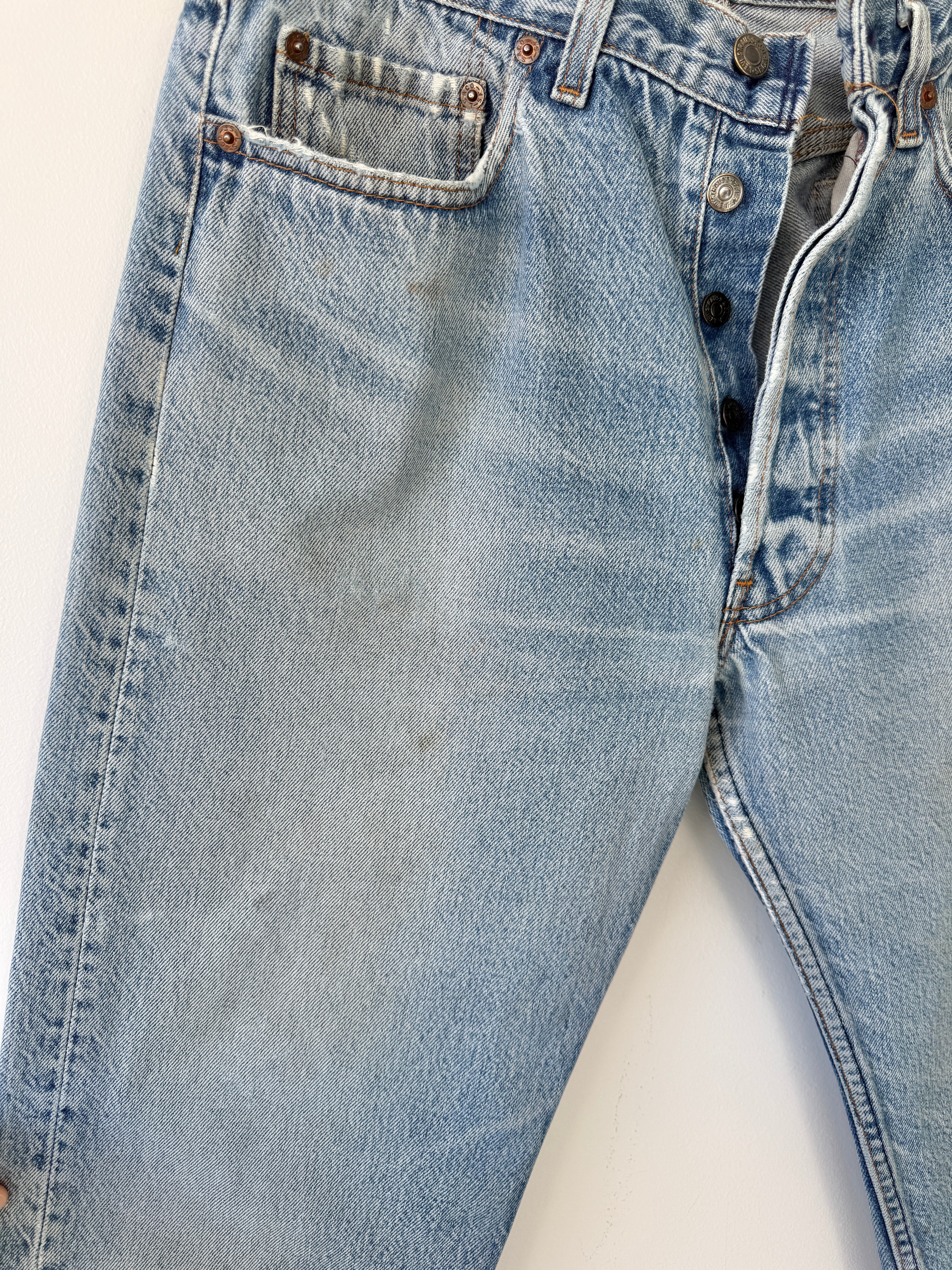 W32 L33 vintage Levis 501 31/32” measured medium faded blue denim 80s Levi’s 501s USA