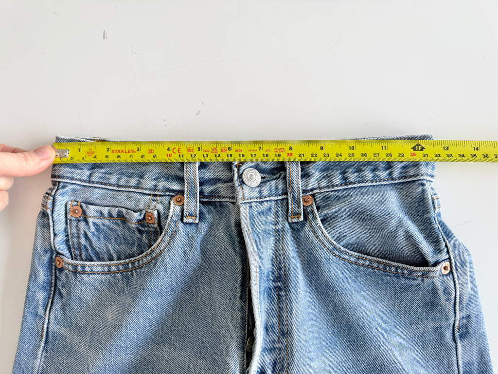 W24 L30 vintage Levis 501 23/24” measured medium faded blue denim Levi’s 501s