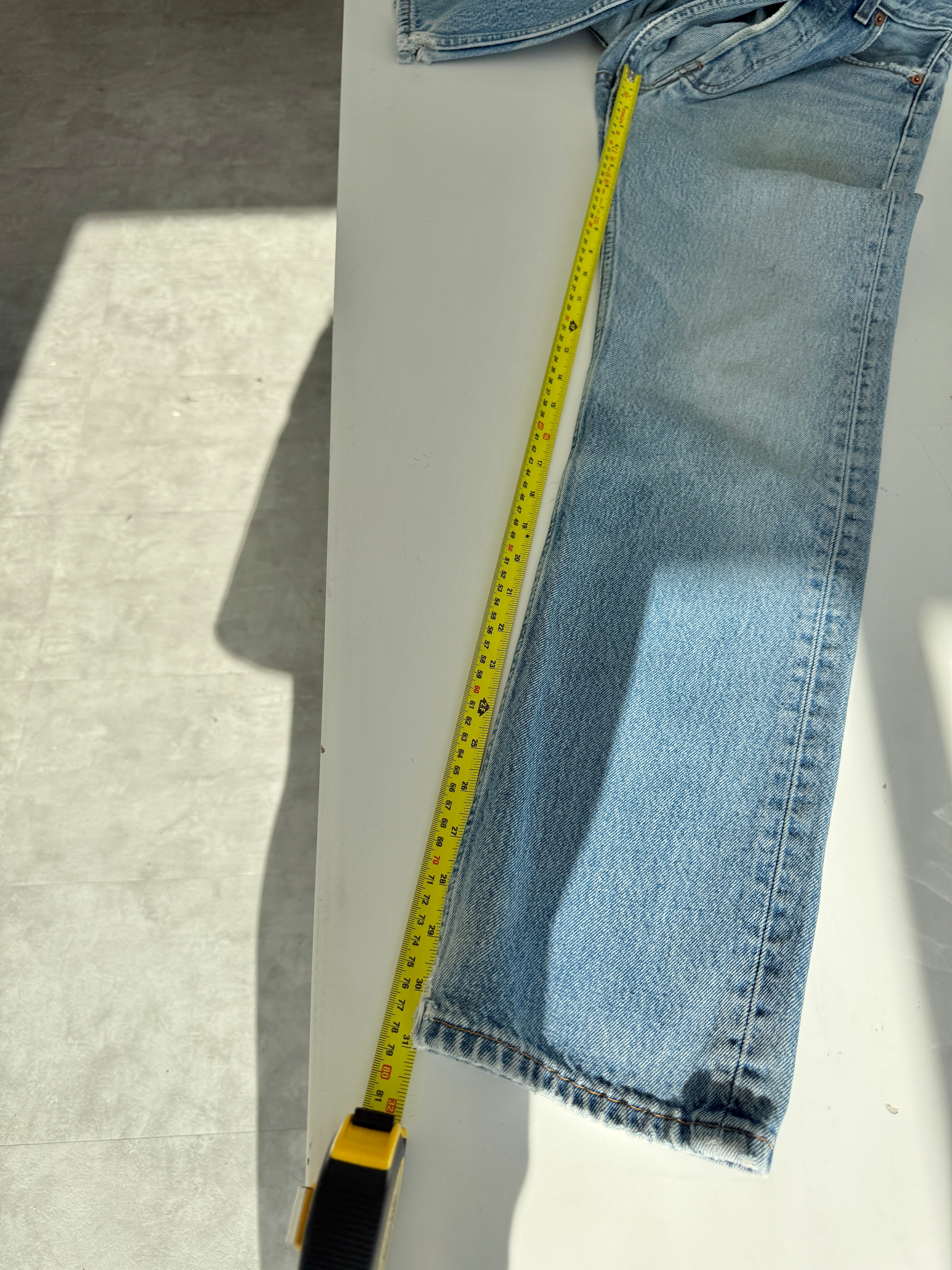 W26 L31 vintage Levis 501 25/26” measured waist medium light blue 501s Y2K denim