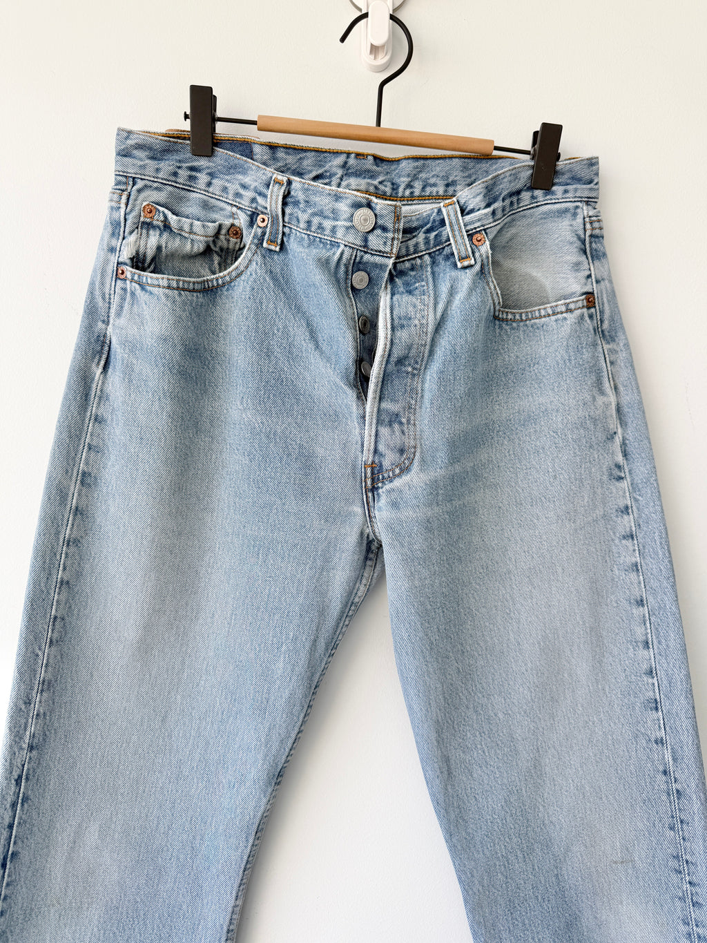 W31 L31 vintage Levis 501 30/31” measured lighter blue 90s USA Levi’s 501s