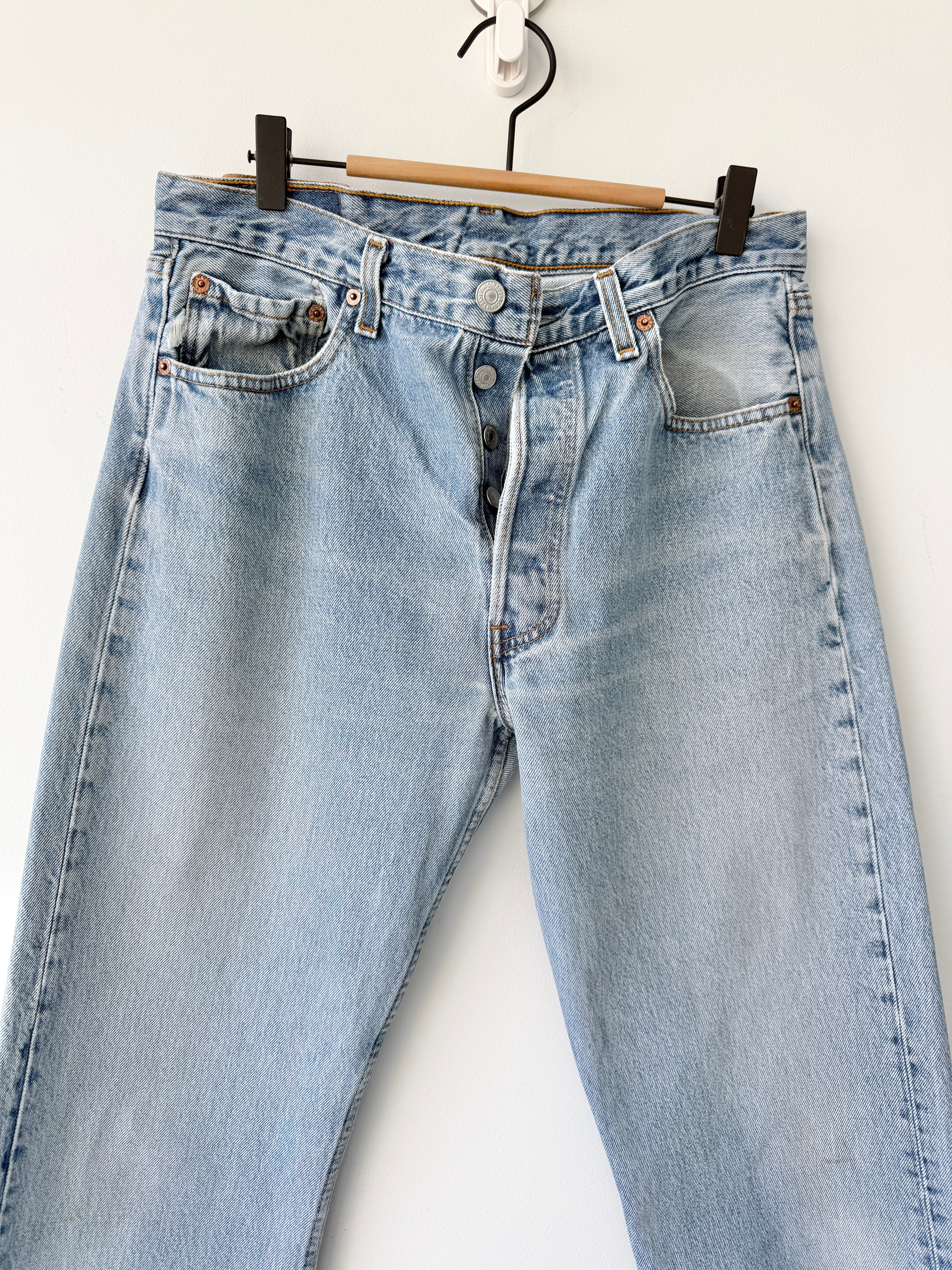 W31 L31 vintage Levis 501 30/31” measured lighter blue 90s USA Levi’s 501s