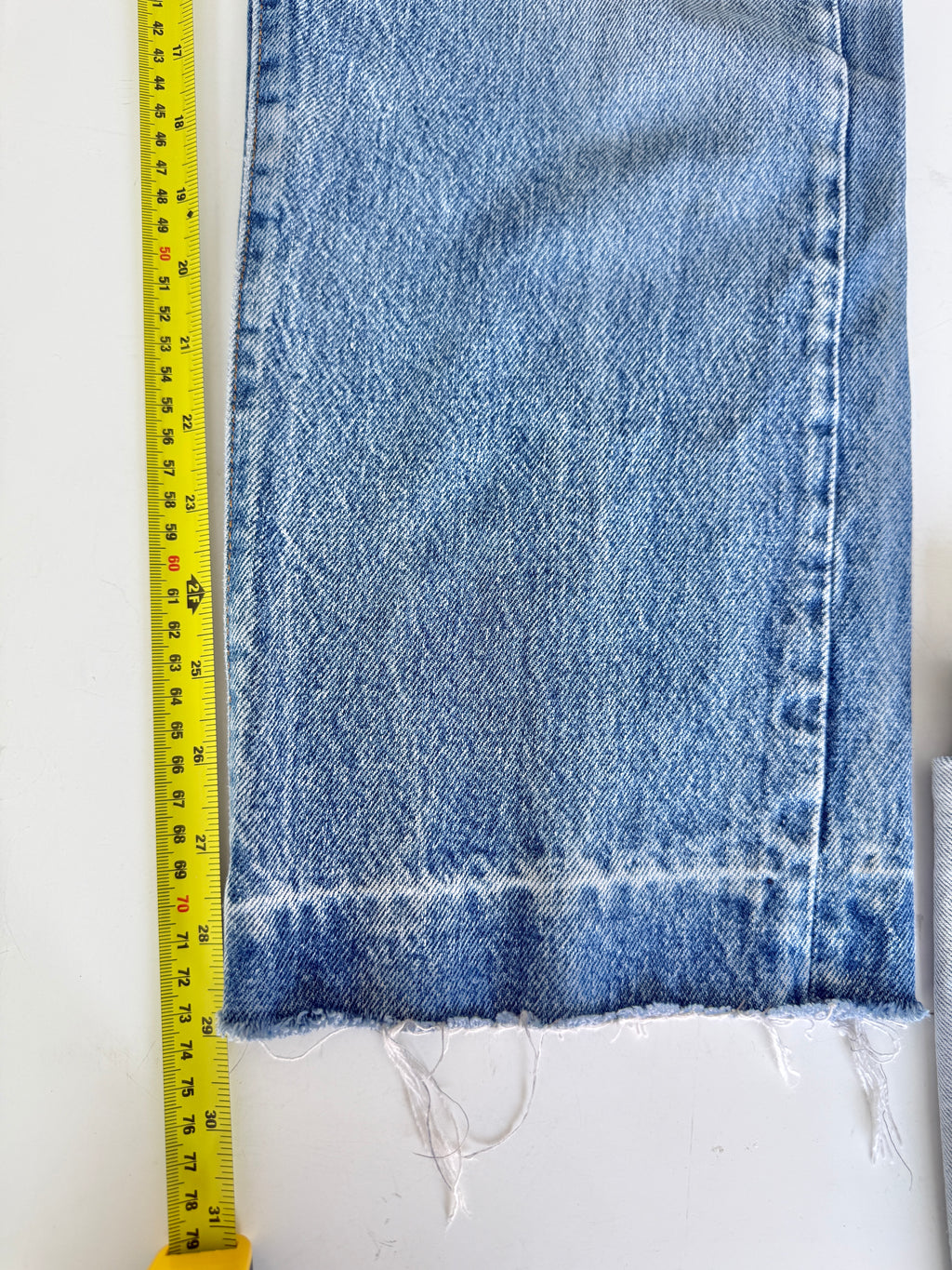 W31 L29 vintage Levis 501 medium blue 30/31” measured waist 501s 80s USA