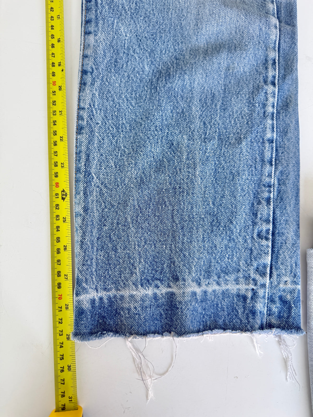 W31 L29 vintage Levis 501 medium blue 30/31” measured waist 501s 80s USA