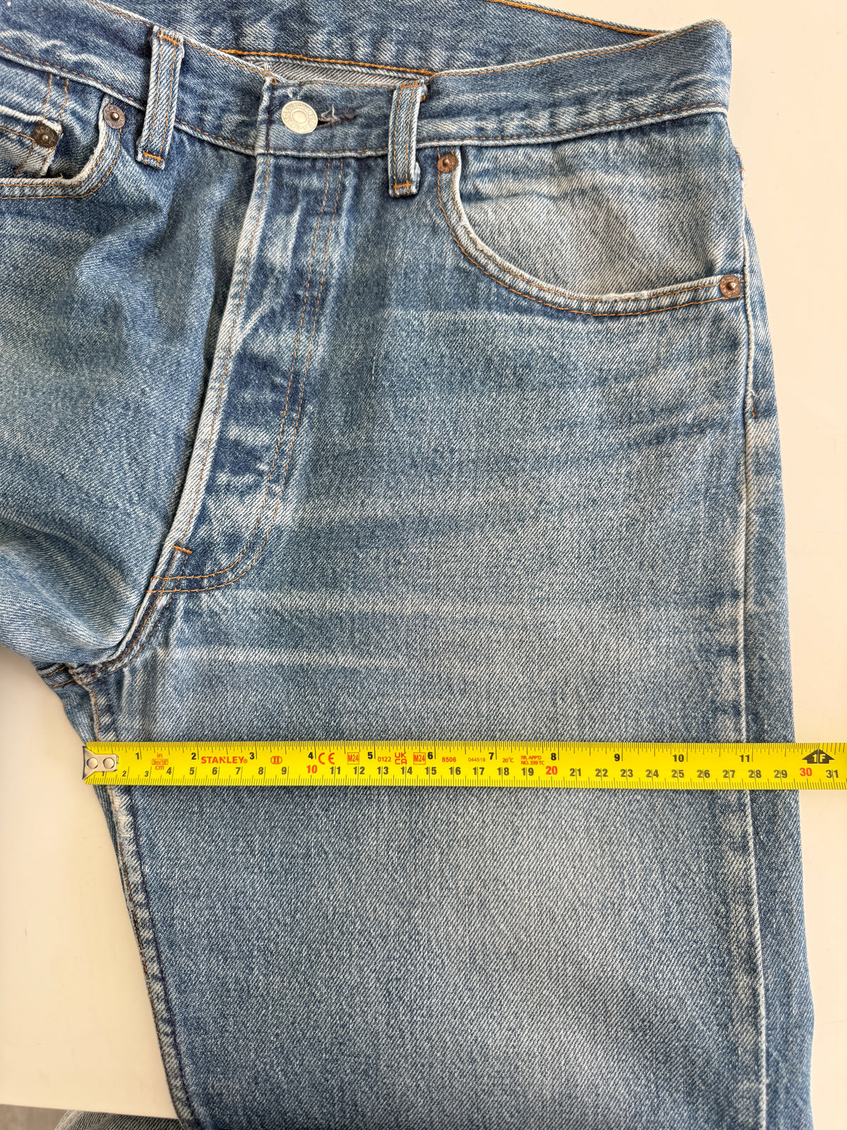 W32 L31 vintage Levis 501 dark blue faded  31/32” measured waist 501s USA