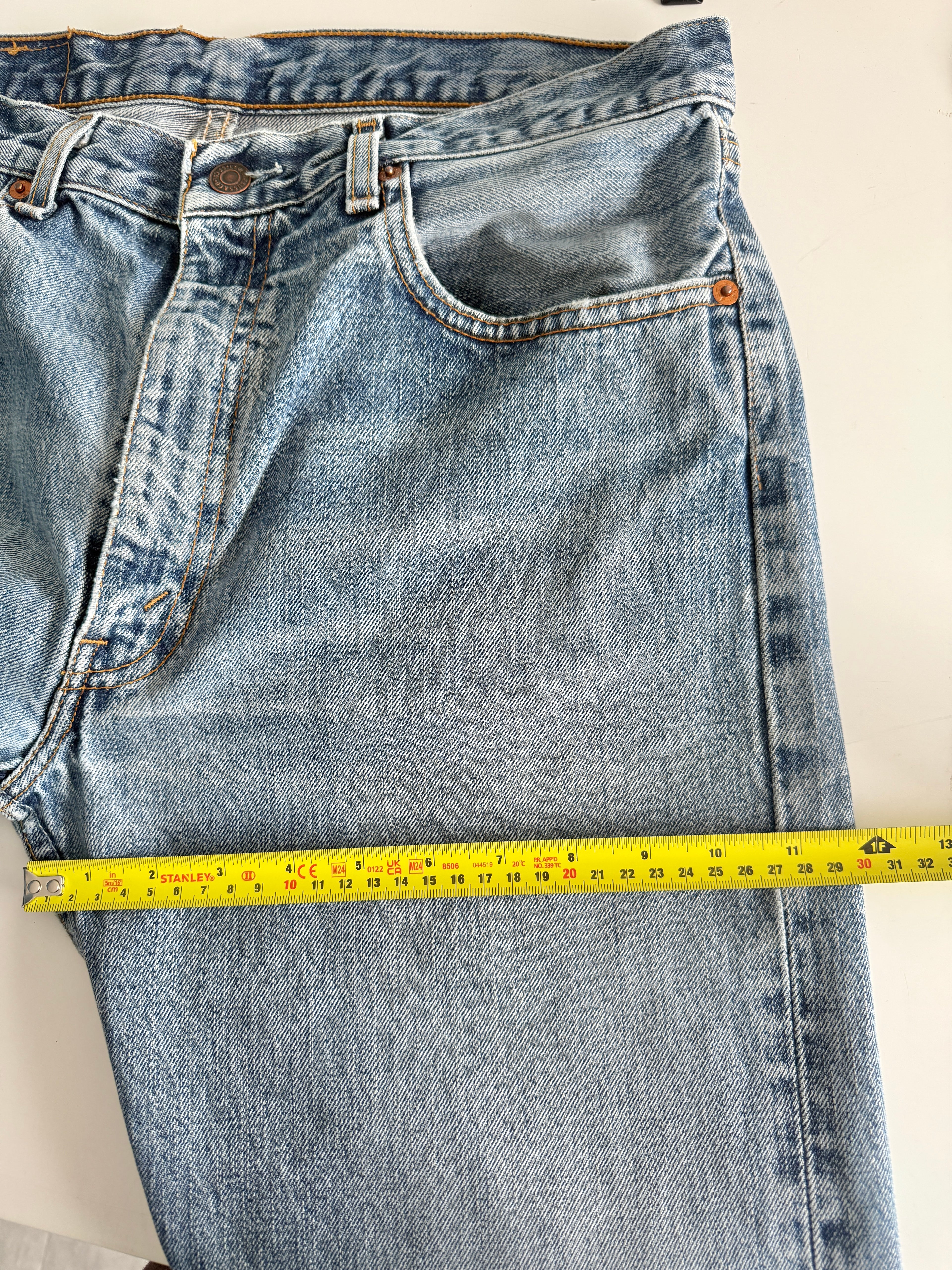 W32 L33 vintage Levis 505 31-32” measured medium faded blue 90s Levi’s 505s