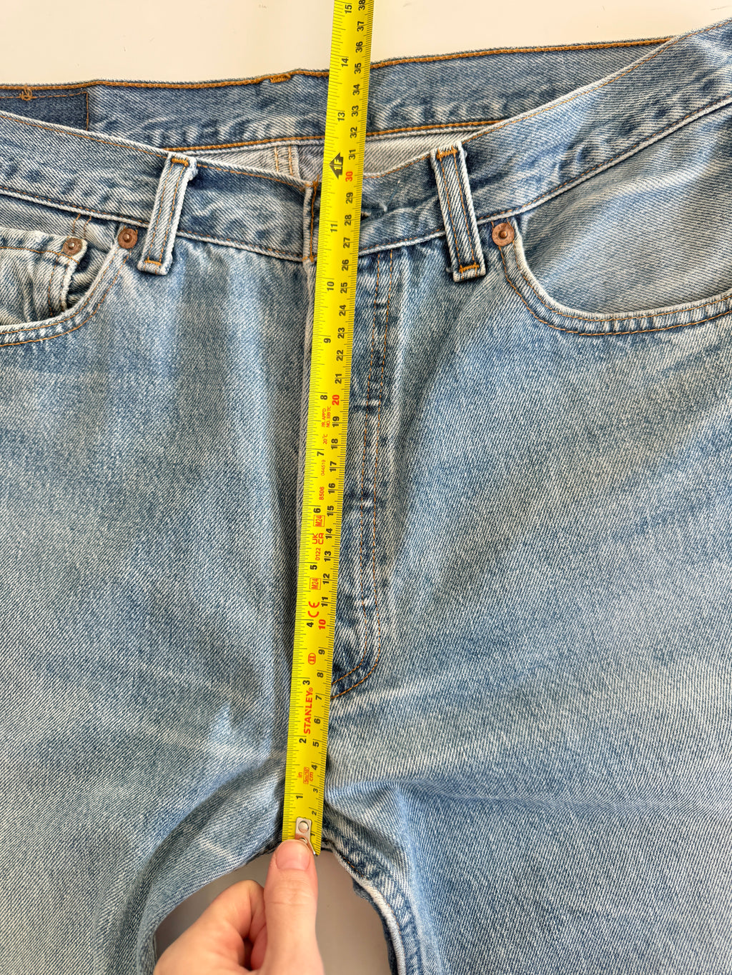 W32 L29 vintage Levis 501 31-32” measured medium faded blue 90s Levi’s 501s