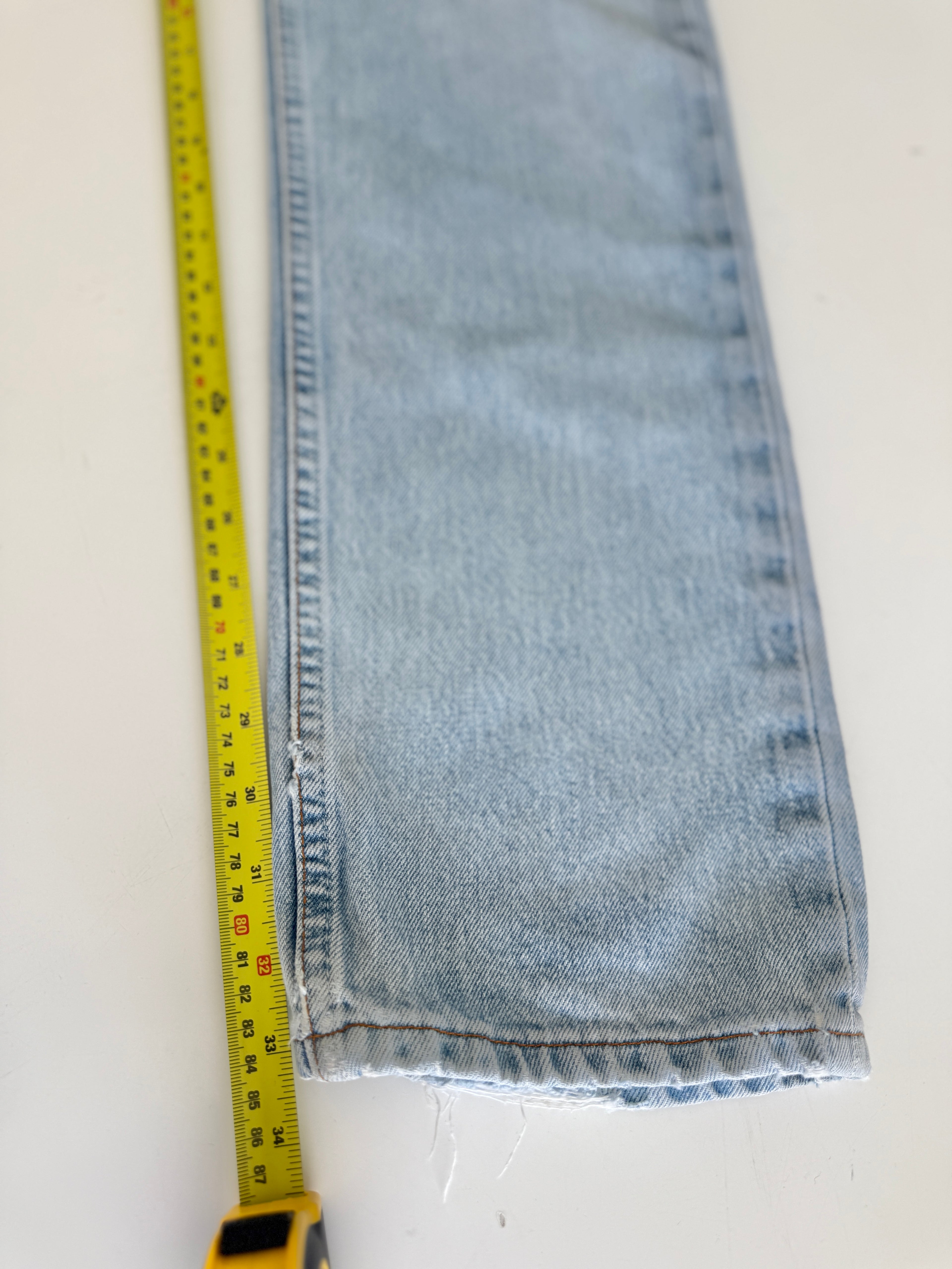 W28 L33 vintage Levis 501 27-28” measured light faded blue made in 90s