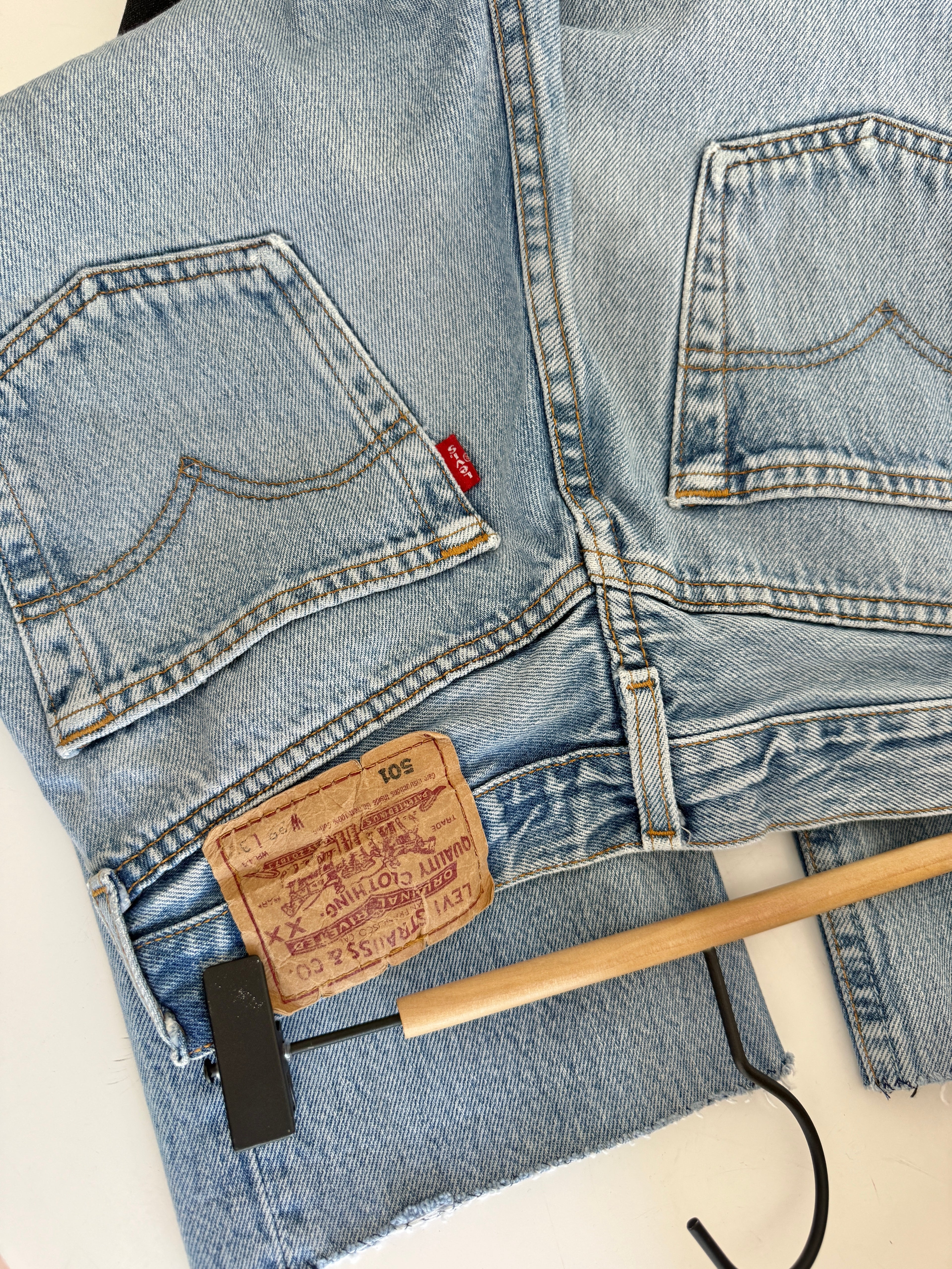 W27 vintage Levis 501 shorts 26/27” light blue Levi’s 501s 90s