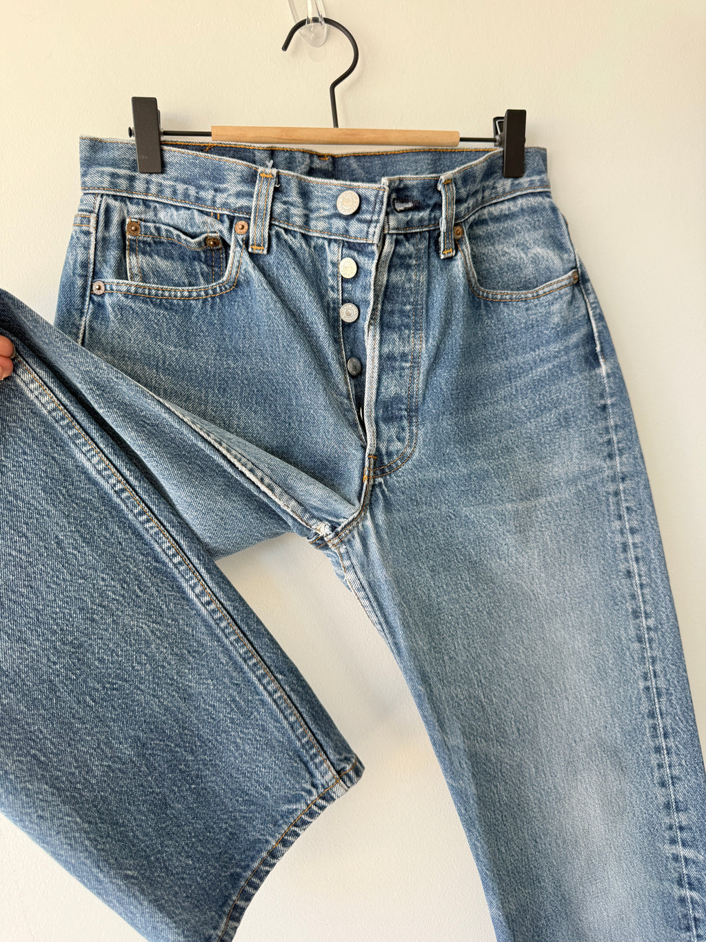 Soft W28 L30 vintage Levis 501s 27/28” measured light blue faded 80s USA 501s