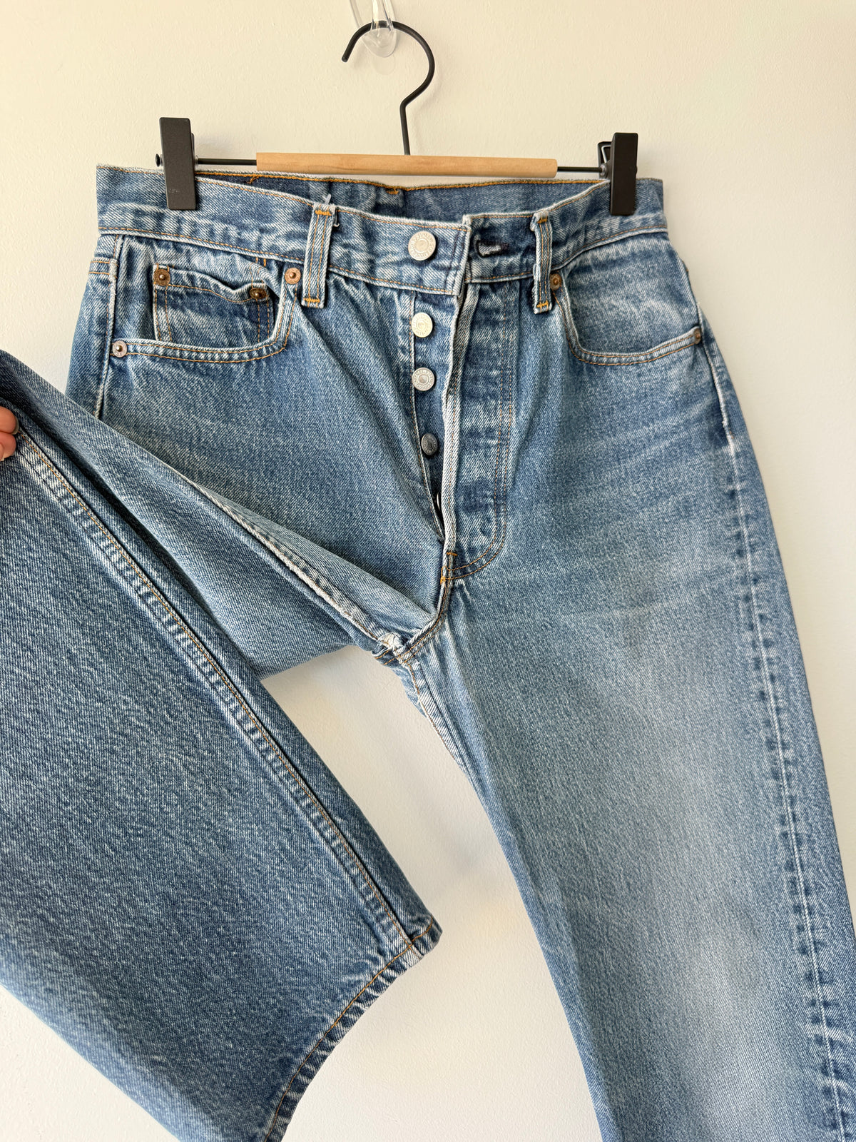 Soft W28 L30 vintage Levis 501s 27/28” measured light blue faded 80s USA 501s