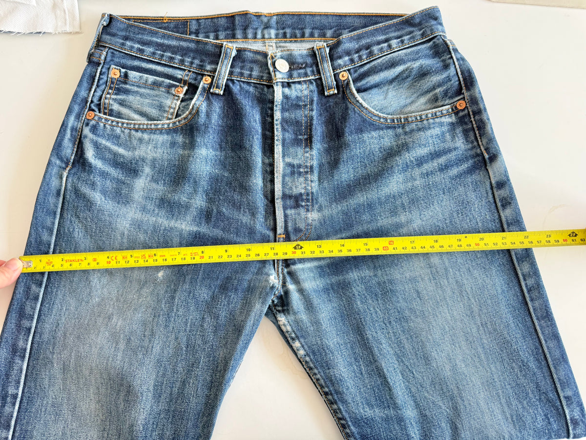 W31 L31 vintage Levis 501 dark blue 30/31” measured waist Y2K levis 501s