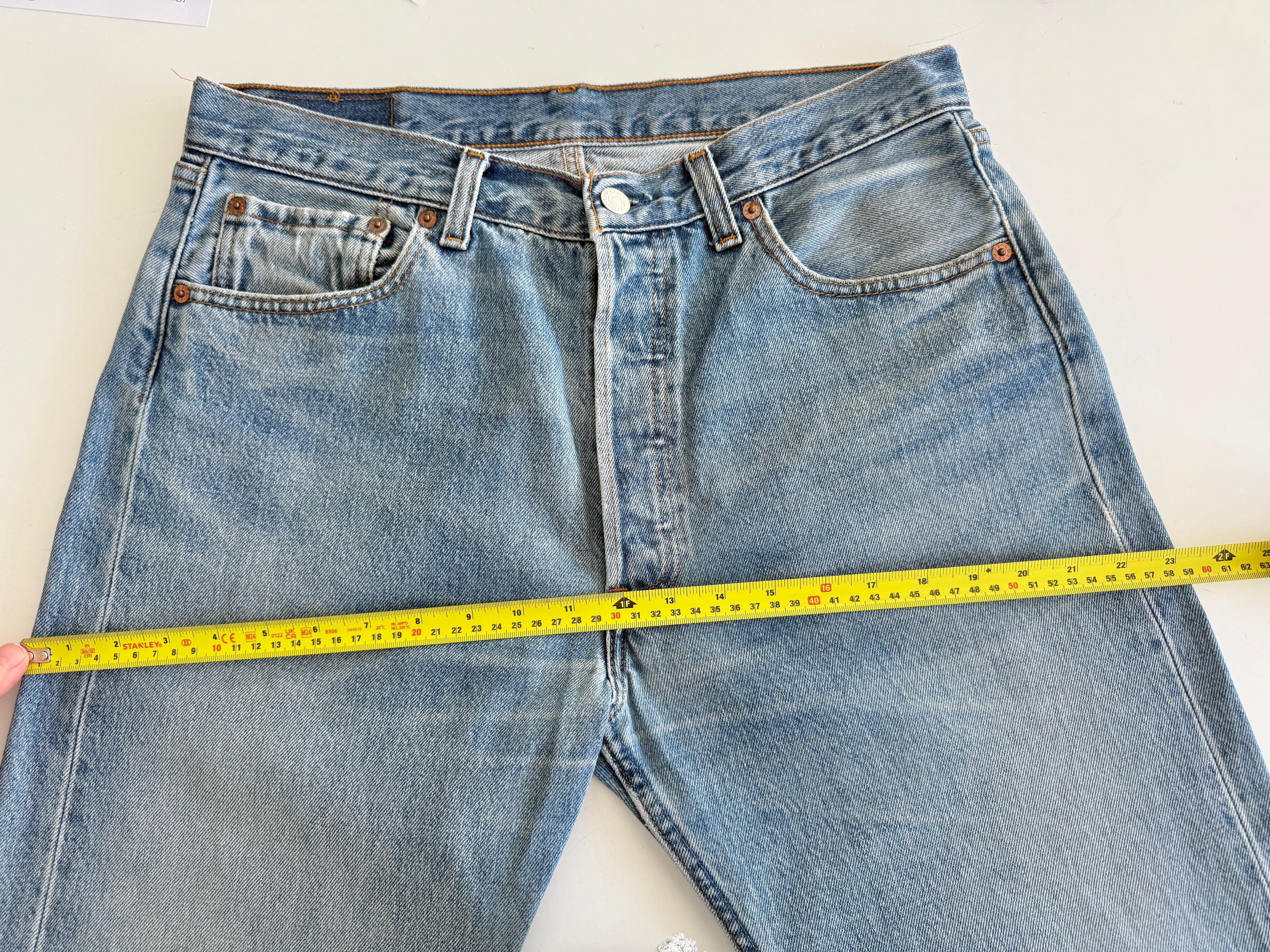 W32 L29 vintage Levis 501 31-32” measured medium faded blue 90s Levi’s 501s