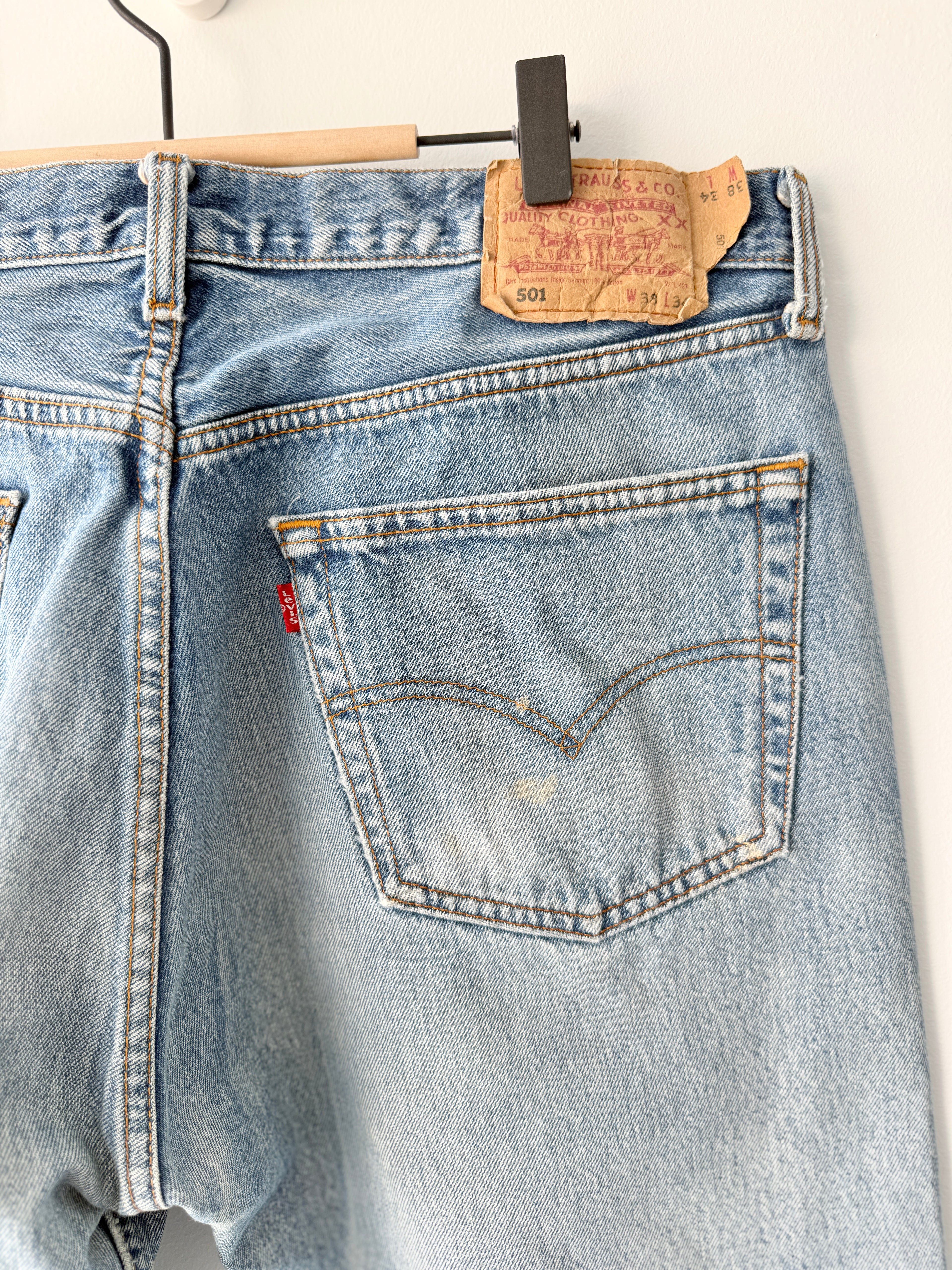 W36 L33 vintage Levis 501s 35-36” measured medium faded blue Y2K Levi’s 501s