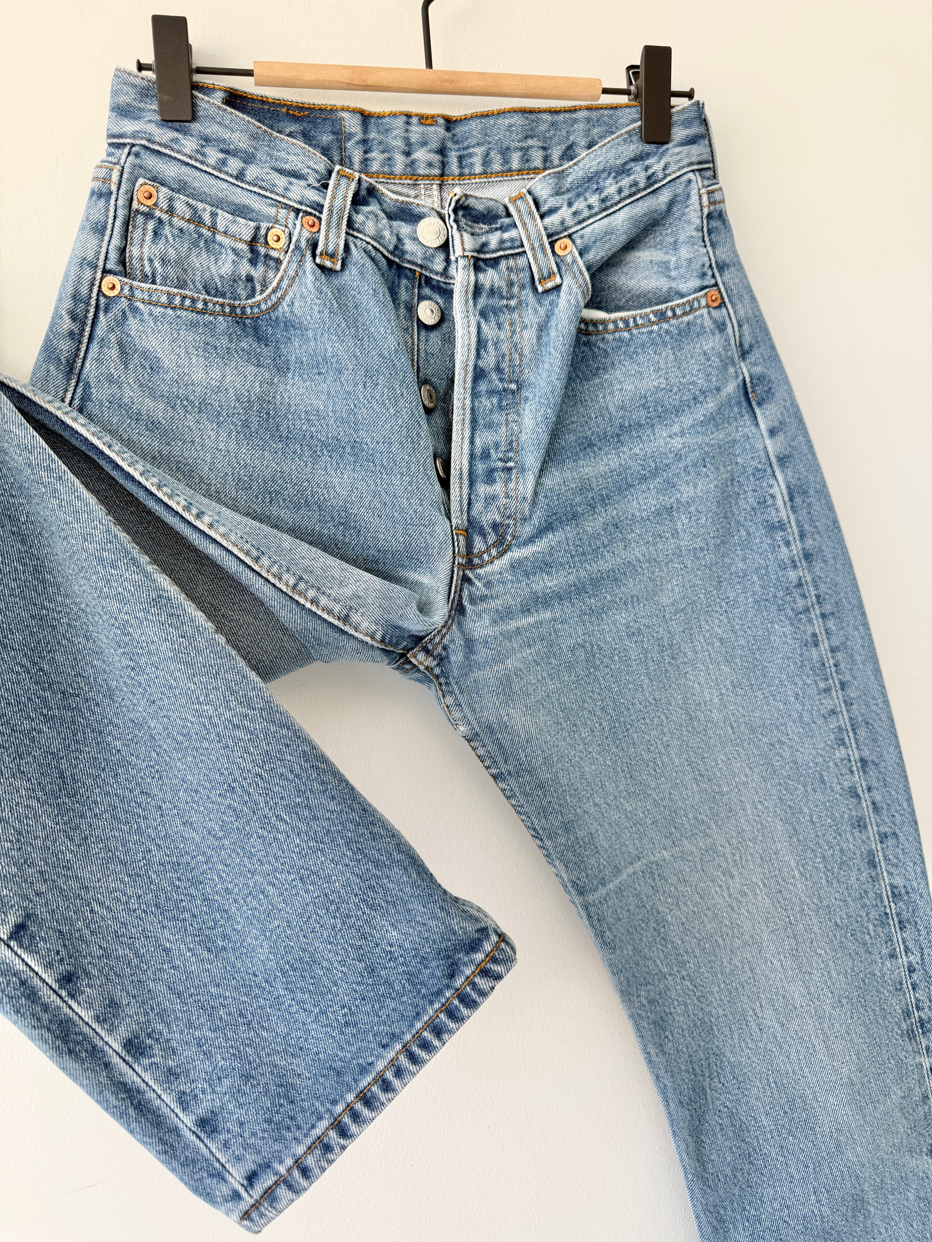 W26 L30 vintage Levis 501s 25-26” measured medium blue faded blue Y2K Levi’s 501s