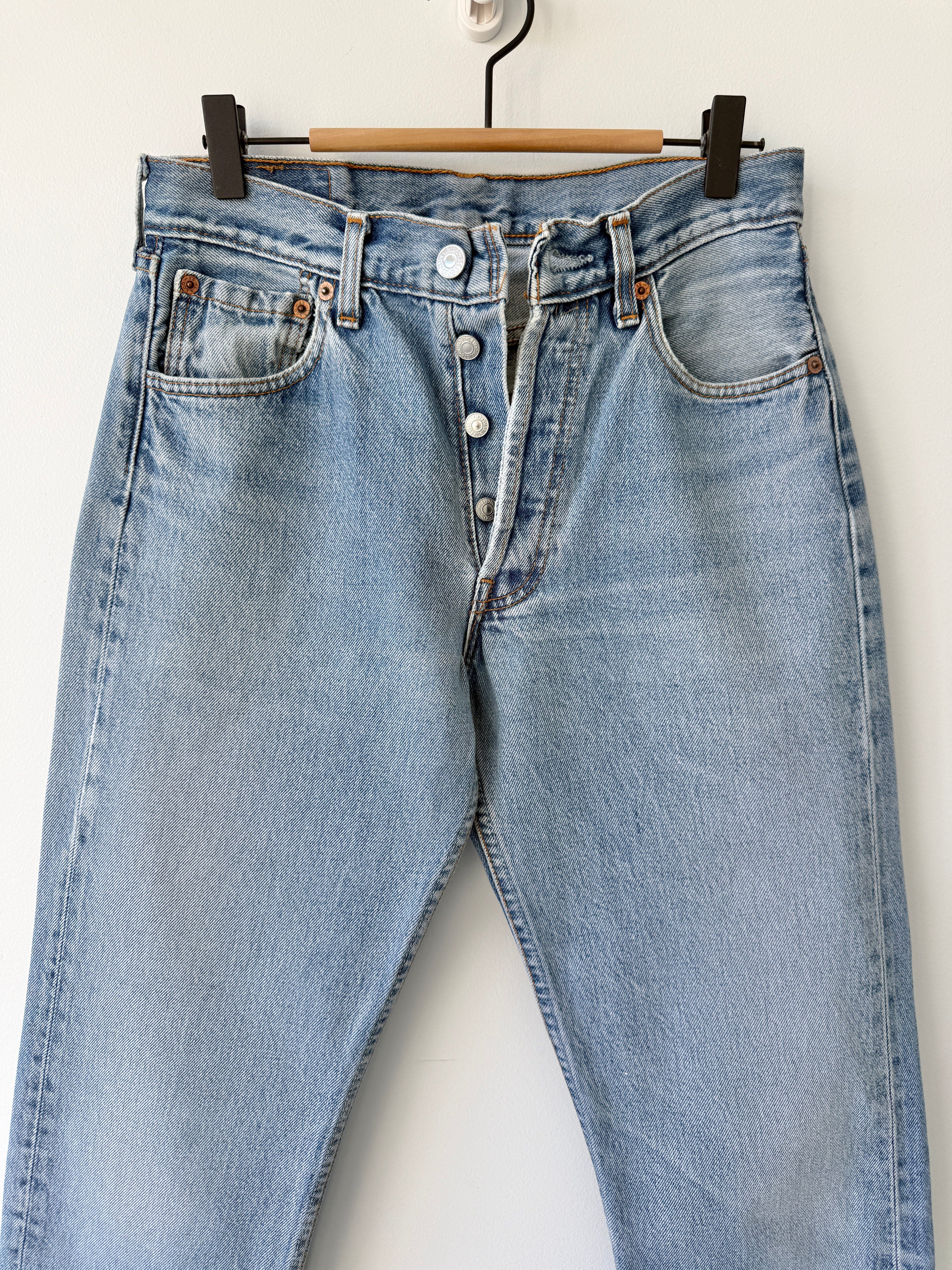 W27 L32 vintage Levis 501 26-27” measured medium faded blue 90’s levi’s 501s